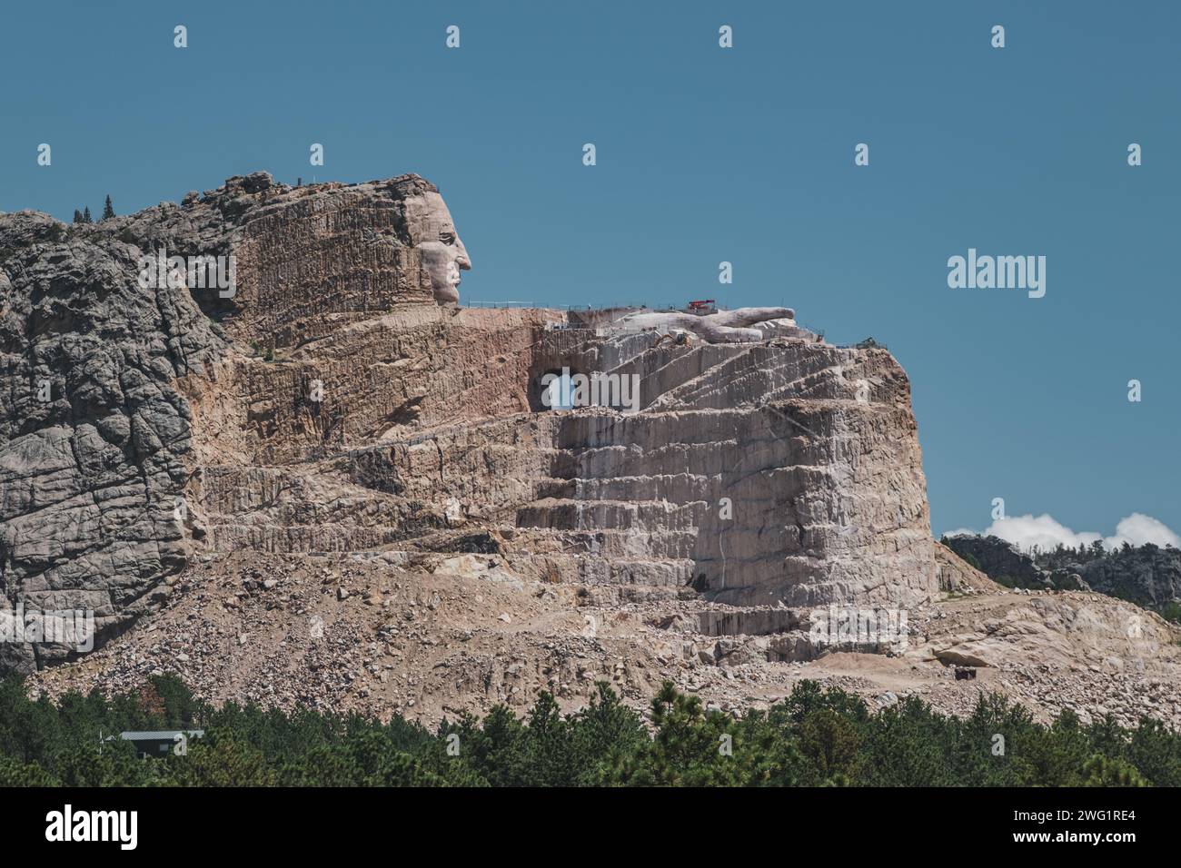 Vue rapprochée du mémorial du Crazy Horse, en train d'être sculpté à flanc de montagne Banque D'Images