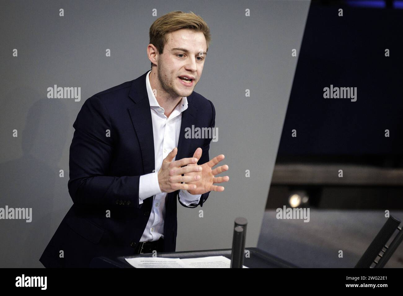 Bruno Hoenel, Buendnis 90/Die Gruenen, MDB, aufgenommen im Rahmen der 152. Sitzung des Deutschen Bundestages. Berlin, 02.02.2024. Berlin Deutschland *** Bruno Hoenel, Buendnis 90 Die Gruenen, MDB, enregistré lors de la 152e session du Bundestag Berlin, 02 02 2024 Berlin Allemagne Copyright : xJaninexSchmitzx Banque D'Images