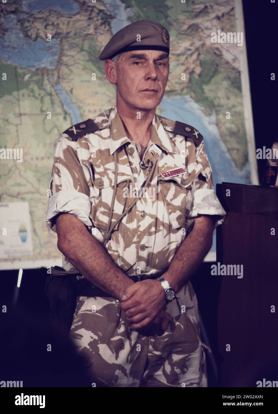7 février 1991 le général Sir Peter de la Billière donne une conférence de presse à Riyad pendant la préparation de la guerre avec l'Irak. Banque D'Images