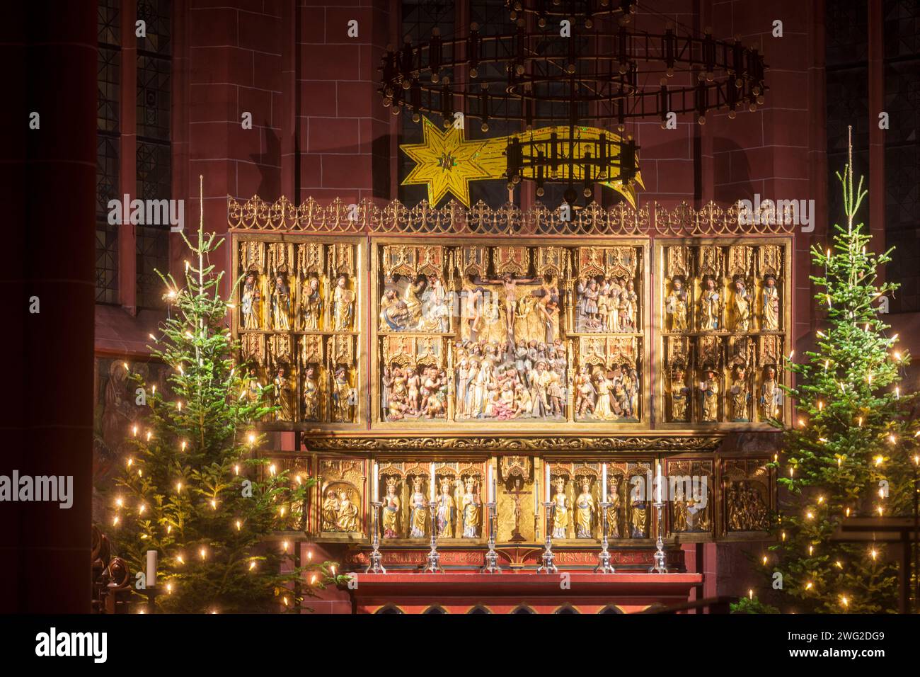 Francfort-sur-le-main : Cathédrale de Francfort, maître-autel, décoration de Noël à Francfort Rhin-main, Hesse, Hesse, Allemagne Banque D'Images