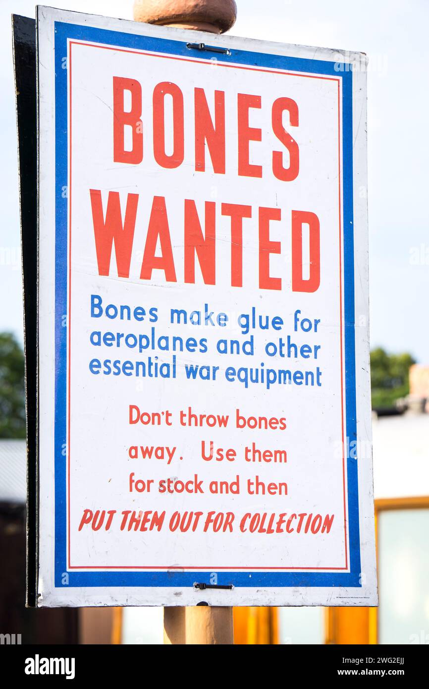 Affiche de guerre de la seconde Guerre mondiale pour « Bones Wanted », exposée à l'événement de reconstitution des années 1940 au Royaume-Uni. Banque D'Images