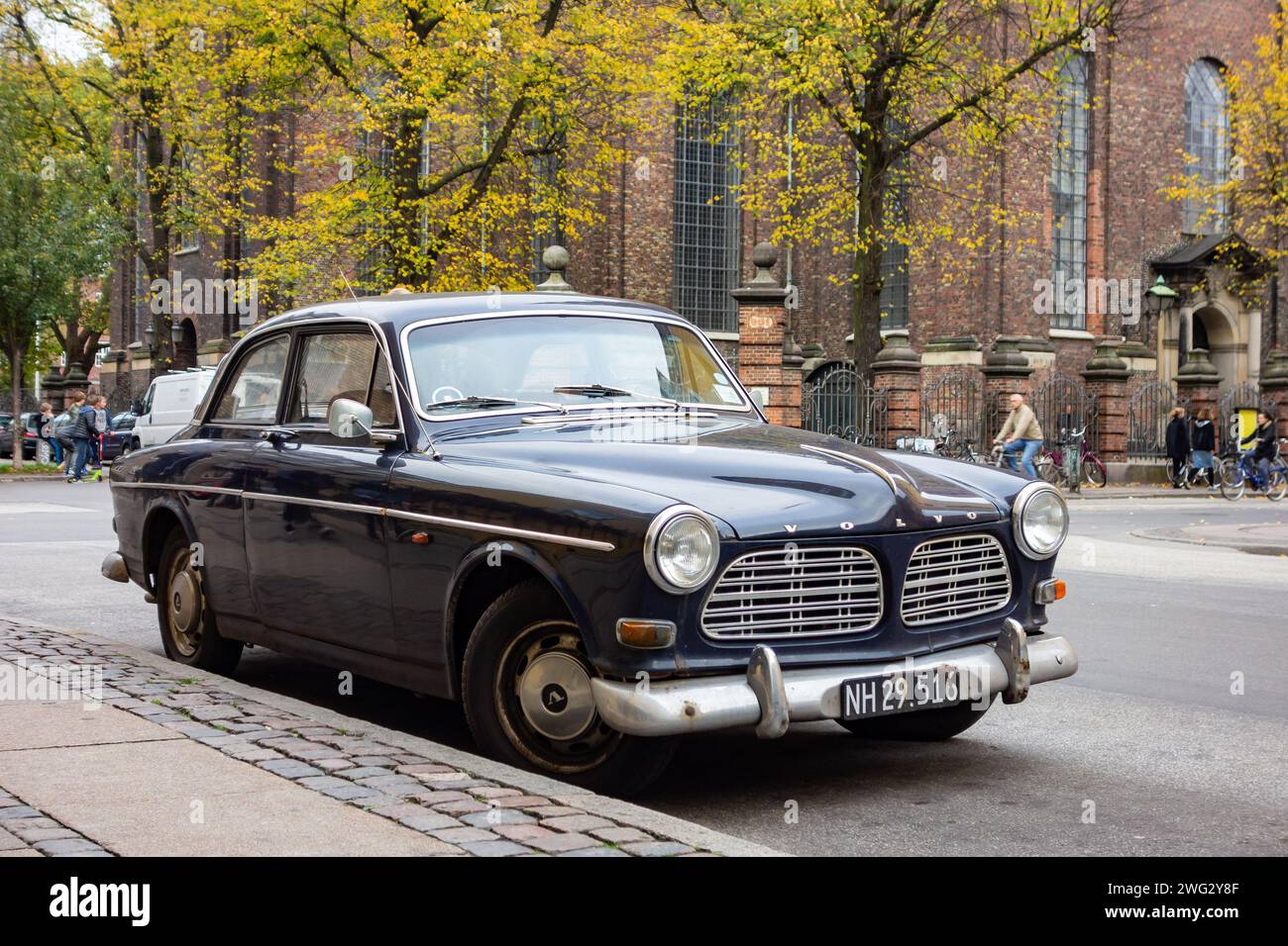 COPENHAGUE, DANEMARK - 27 OCTOBRE 2014 : voiture suédoise Volvo 122S coupé des années 1960 garée dans les rues de Copenhague Banque D'Images