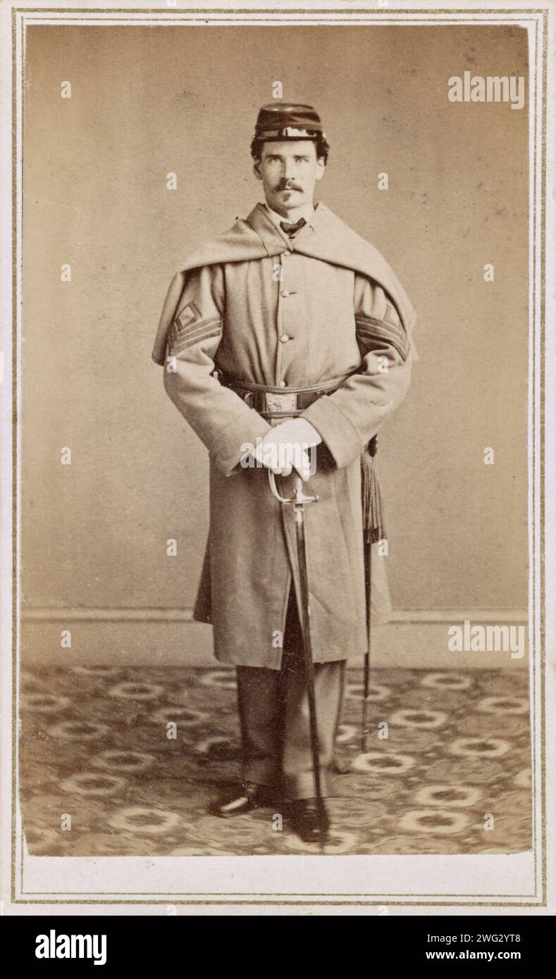 Carte de visite photograoh d'un soldat non identifié en uniforme de sergent de l'Union avec épée. Créé / publié J. Taylor's Photographic Studio. Circa années 1860 Bibliothèque du Congrès Prints and Photographs Division Washington, D.C. 20540 États-Unis Banque D'Images