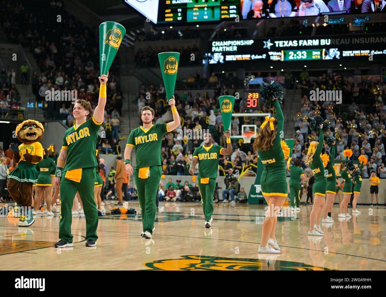 1 2024 février : Baylor Lady Bears Cheerleaders lors de la 2e moitié du match de basket-ball entre les Texas Longhorns et Baylor Lady Bears au Foster Pavilion à Waco, Texas. Matthew Lynch/CSM Banque D'Images