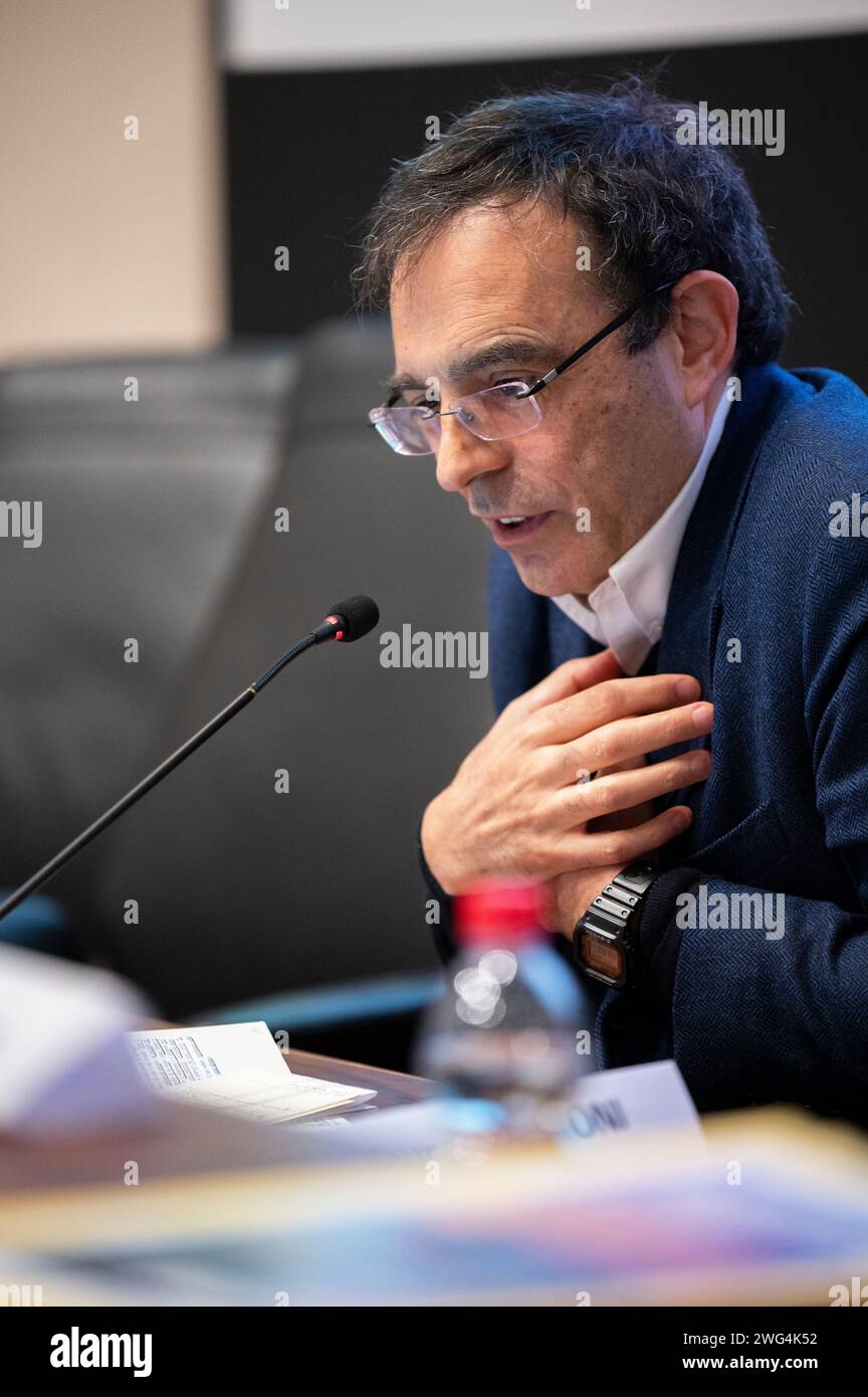 Saluzzo (Cuneo), Italie. Janvier 2024. Le théologien et écrivain italien Vito Mancuso, auteur de nombreux livres, lors d'une conférence Banque D'Images