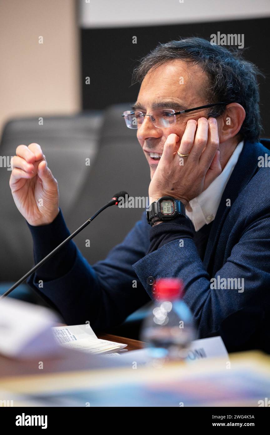 Saluzzo (Cuneo), Italie. Janvier 2024. Le théologien et écrivain italien Vito Mancuso, auteur de nombreux livres, lors d'une conférence Banque D'Images