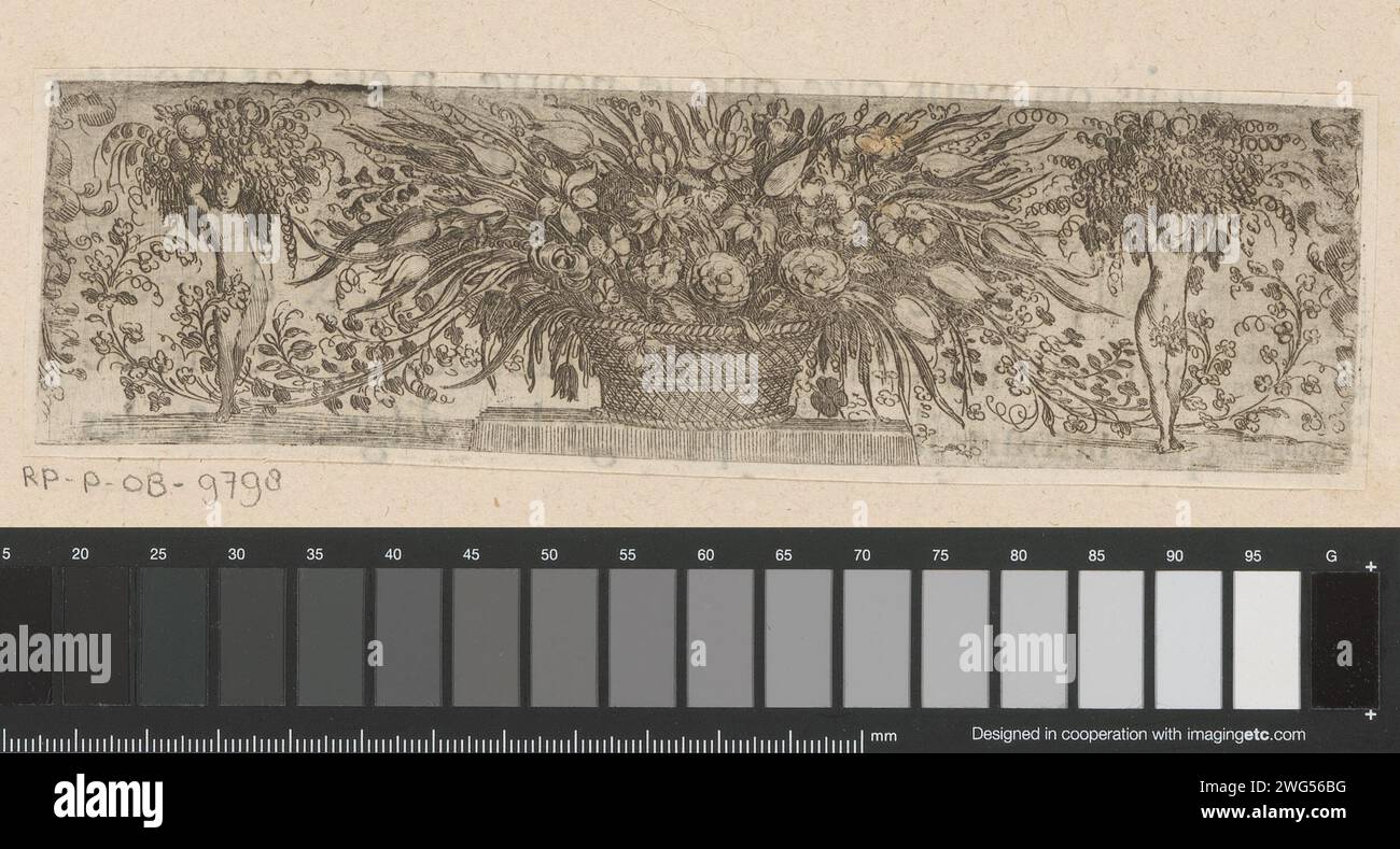 Frites met bloemenmand, Sébastien Leclerc (I), d'après Claude Deruet, en ou avant 1664 imprimer Un frison avec un panier de fleurs flanqué de femmes fruitées. ornements de gravure en papier  art. récipient en matière végétale autre que le bois : panier. fleurs coupées ; nosegay, bouquet de fleurs Banque D'Images