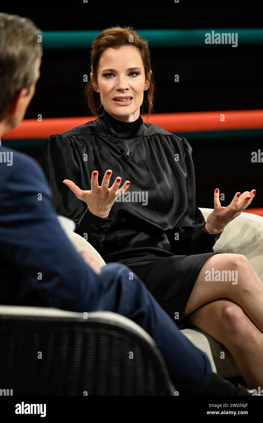 Markus Lanz mit Florence Gaub 11/23 son Markus Lanz und Florence Gaub am 28. Novembre 2023 à Markus Lanz , ZDF TV Fernsehen Talkshow Talk Show Deutsch deutsche deutscher Mann Frau Politologin Politikwissenschaftlerin Sicherheitsexpertin Wissenschaftlerin Wissenschaftlerin journaliste Journalismus modérateur modération Autor Fotografie Fotograf journaliste allemande journaliste journaliste présentatrice photographe auteur hoch halb sitzend spreerchend Markus zuhörend avec Florence Markus 11 23. Markus Lanz et Florence Gaub le 28 novembre 2023 à Markus Banque D'Images