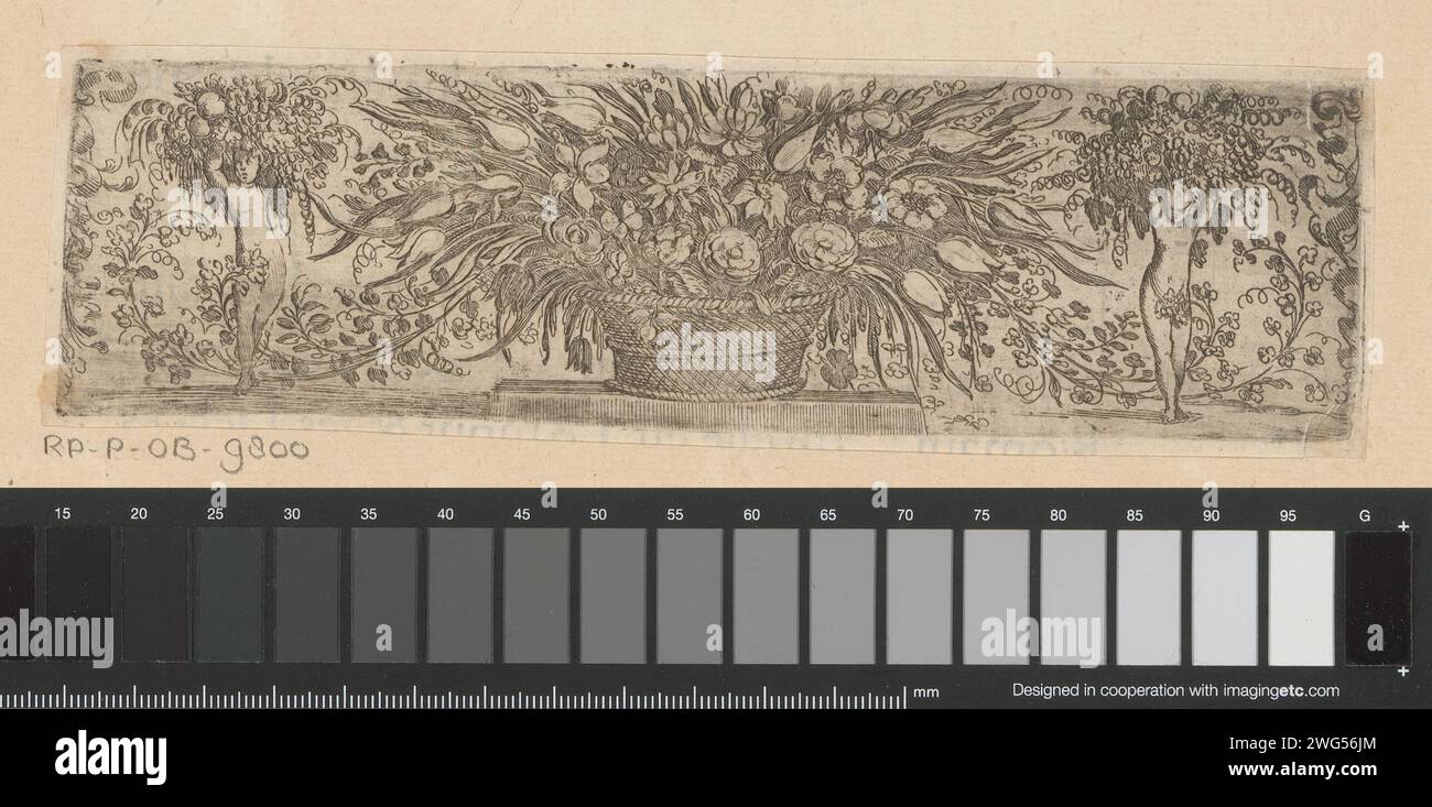 Frites met bloemenmand, Sébastien Leclerc (I), d'après Claude Deruet, en ou avant 1664 imprimer Un frison avec un panier de fleurs flanqué de femmes fruitées. ornements de gravure en papier  art. récipient en matière végétale autre que le bois : panier. fleurs coupées ; nosegay, bouquet de fleurs Banque D'Images