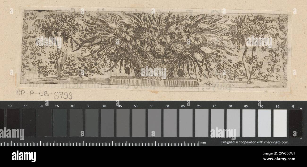 Frites met bloemenmand, Sébastien Leclerc (I), d'après Claude Deruet, en ou avant 1664 imprimer Un frison avec un panier de fleurs flanqué de femmes fruitées. ornements de gravure en papier  art. récipient en matière végétale autre que le bois : panier. fleurs coupées ; nosegay, bouquet de fleurs Banque D'Images