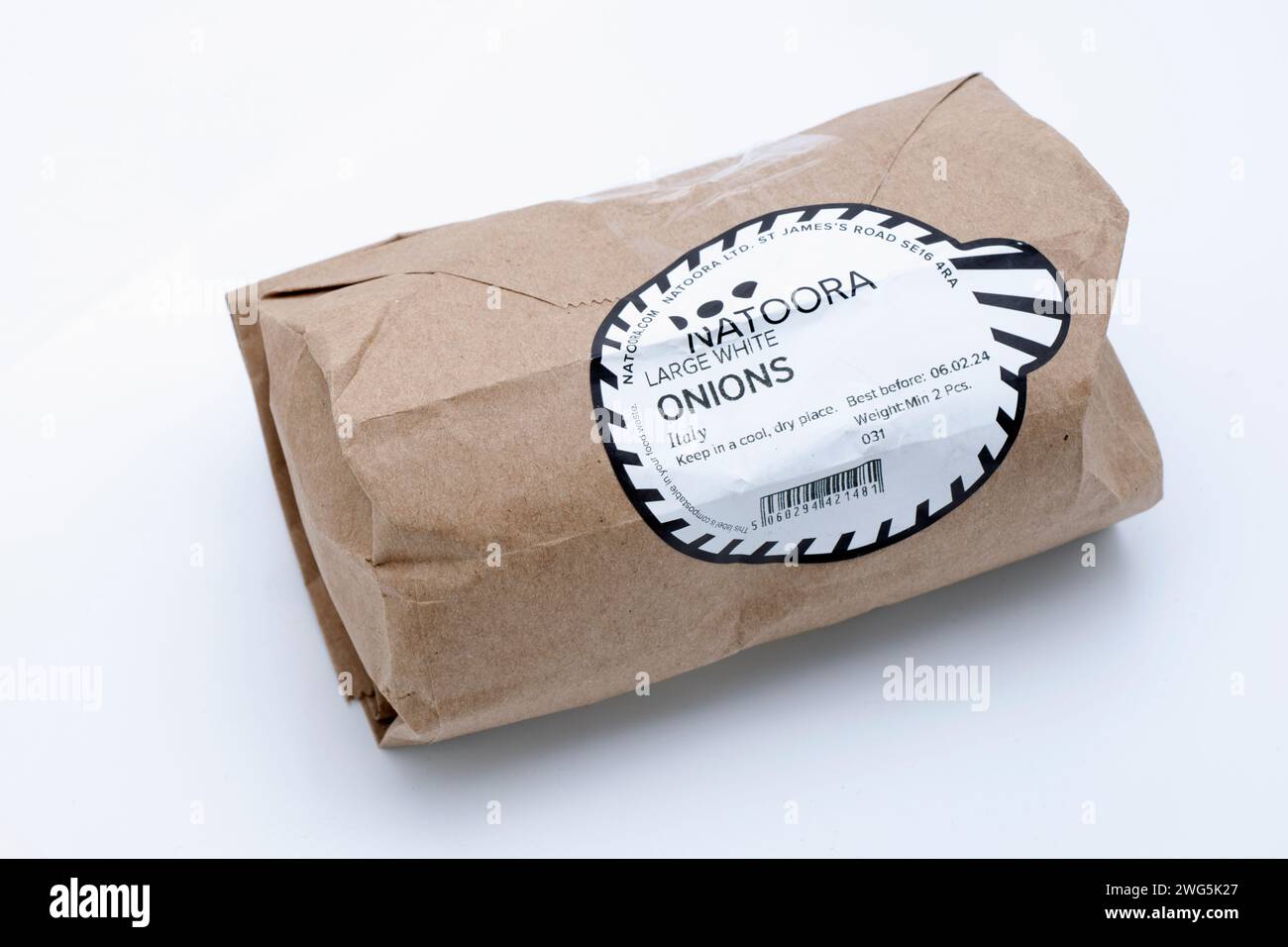 Deux gros oignons blancs Natoora emballés Banque D'Images