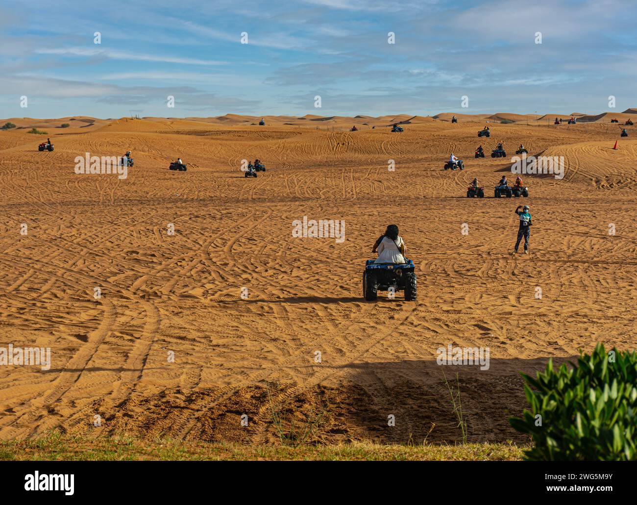 Course de VTT sur les dunes de sable dans le désert de Rub al-Khali Banque D'Images