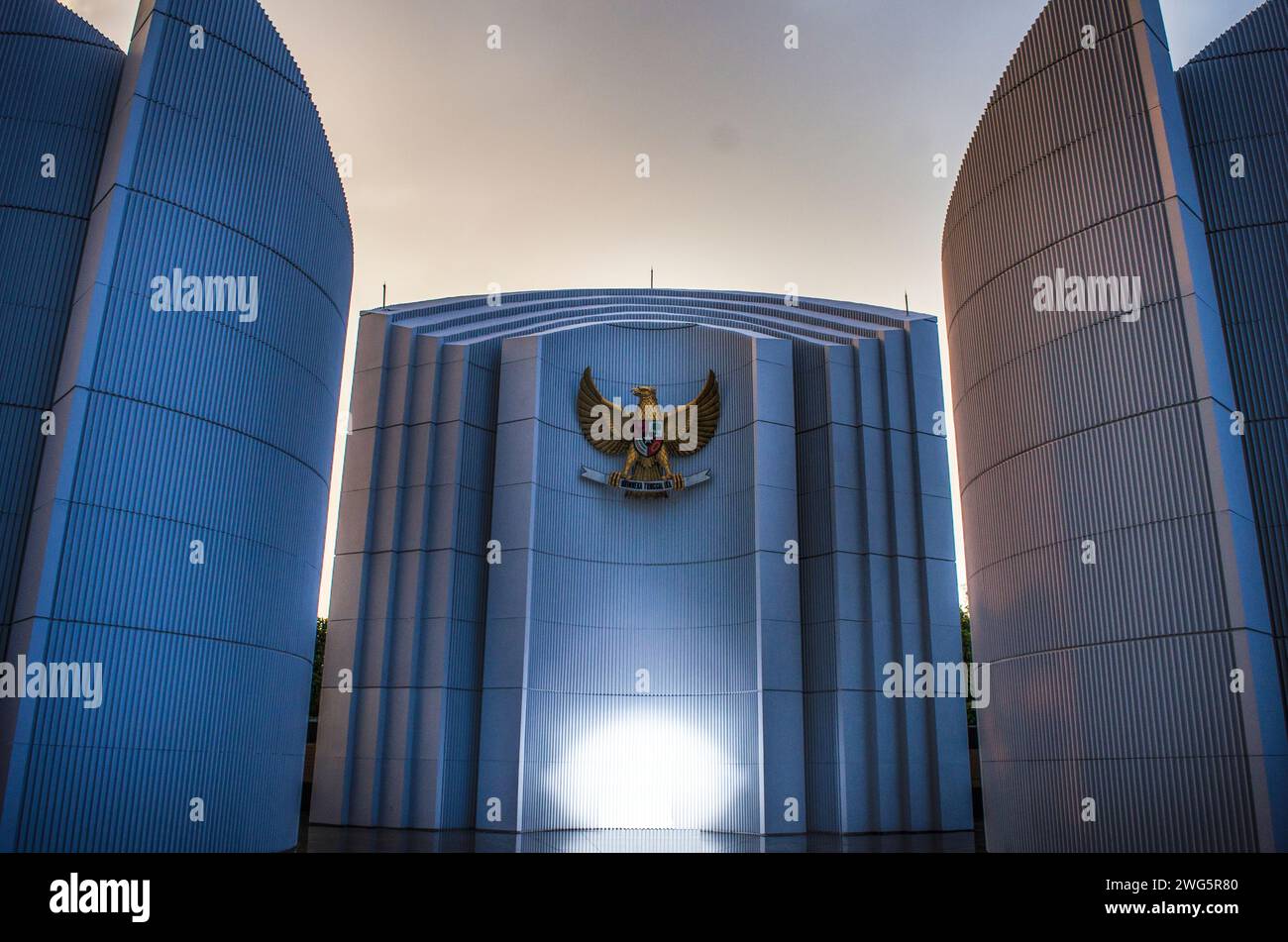 Symbole Garuda sur le monument de lutte de Java Ouest. Symbole national et devise de l'Indonésie, Bhinneka Tunggal IKA (unité dans la diversité) Banque D'Images