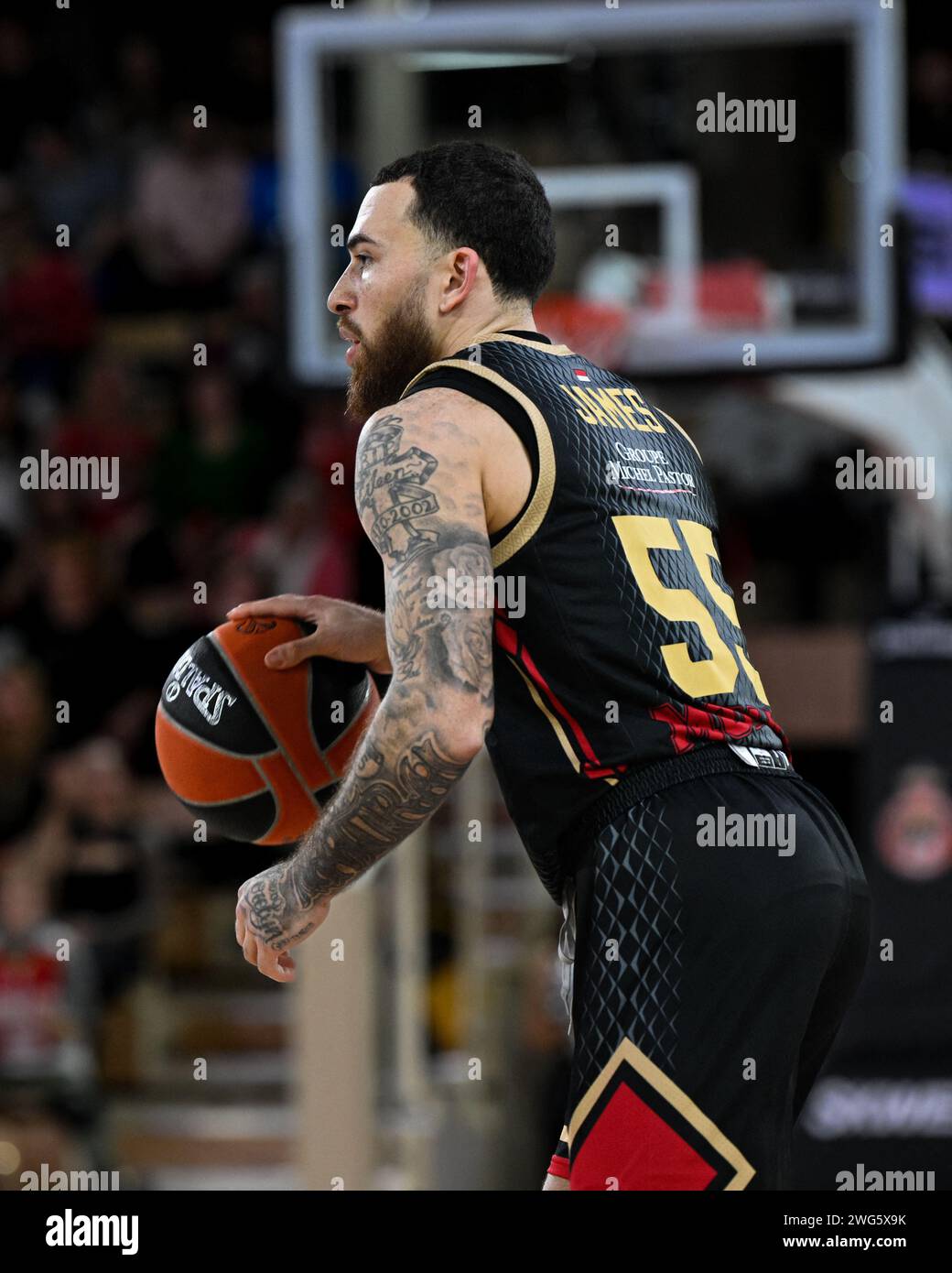 Monaco, Monaco. 02 février 2024. Le joueur #55 de Monaco Mike James est vu en action lors du match de la saison régulière de Turkish Airlines Euroleague Basketball entre L'AS Monaco et Fenerbahçe Beko à la salle Gaston-Medecin à Monaco le 02 février 2024. Photo de Laurent Coust/ABACAPRESS.COM. Crédit : Abaca Press/Alamy Live News Banque D'Images