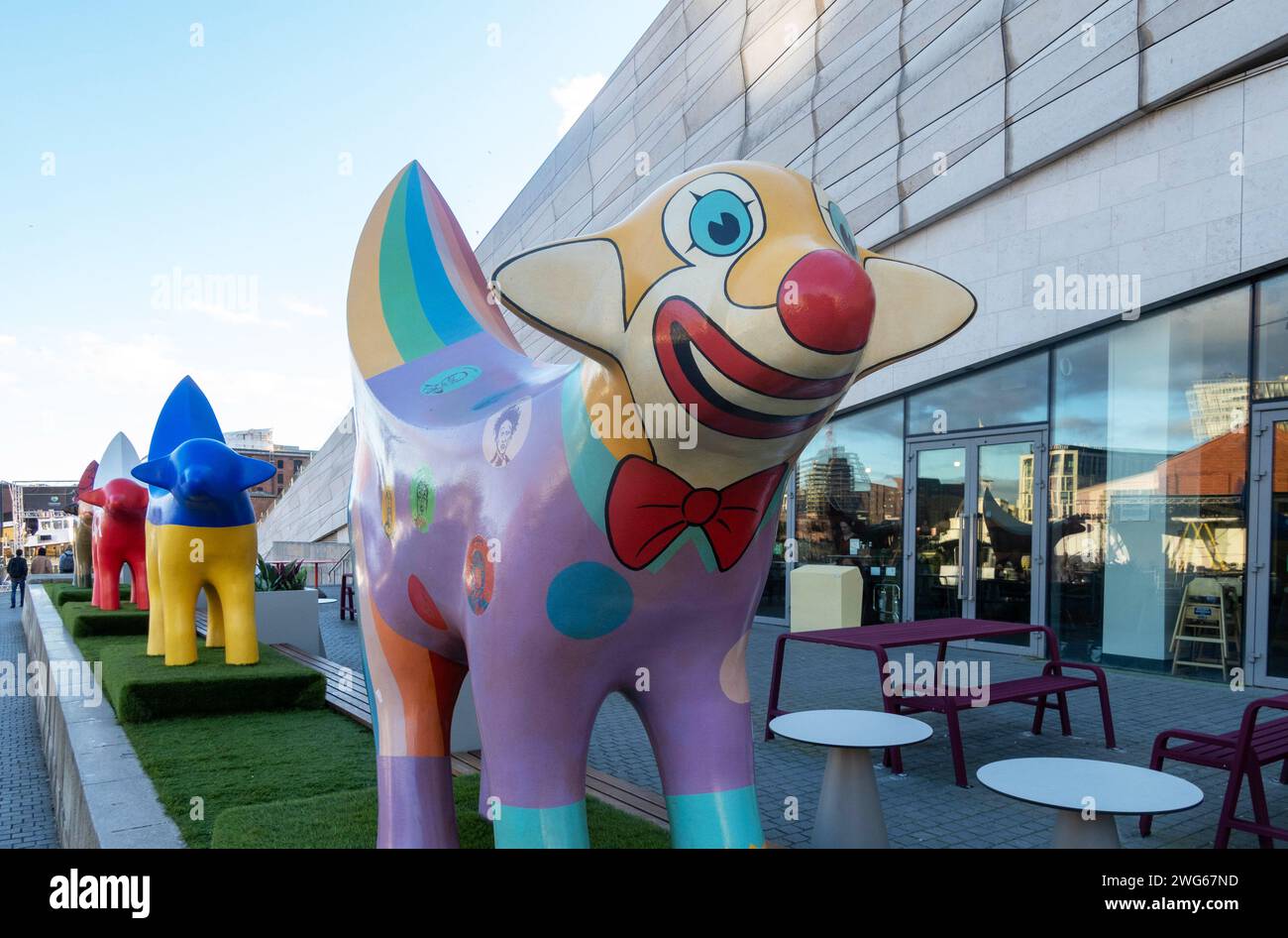 4 Superlambananas à l'extérieur du Musée de Liverpool Banque D'Images