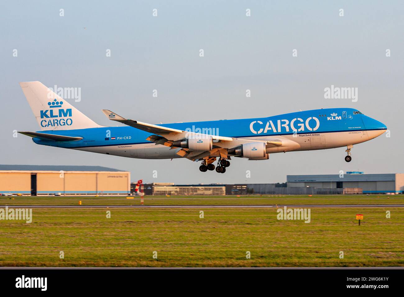 Néerlandais KLM cargo Boeing 747-400F avec immatriculation pH-CKD en finale courte pour l'aéroport d'Amsterdam Schiphol Banque D'Images