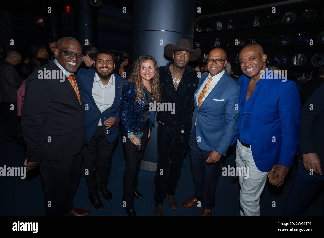 Guest, Guest, Cassandra Compton, Young Paris Craig MacKay et Frederick Anderson assistent au 8e défilé annuel Blue Jacket après la fête au Silver Lining au Moxie Hotel Lower East Side à New York, NY le 1 février 2024. (Photo de David Warren /Sipa ? États-Unis) crédit : SIPA US/Alamy Live News Banque D'Images