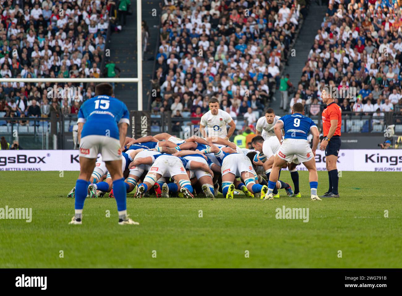 Rome, Italie, 3 février 2024. Italie vs Angleterre, Rugby six Nations, mêlée d'action sur le terrain, Stade Olympique. Crédit photo : Fabio Pagani/Alamy Live News Banque D'Images