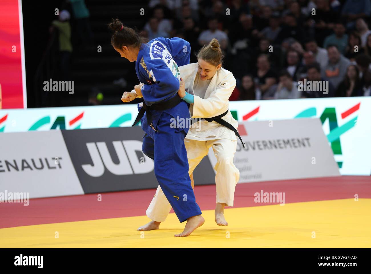 Thierry Larret/Maxppp. Judo International. Paris Grand Chelem. Accor Arena Bercy, Paris (75), le 3 fevrier 2024. Medaille de bronze moins 70 kg femmes : Giovanna SCOCCIMARRO (GER) vs Barbara MATIC (CRO) crédit : MAXPPP/Alamy Live News Banque D'Images