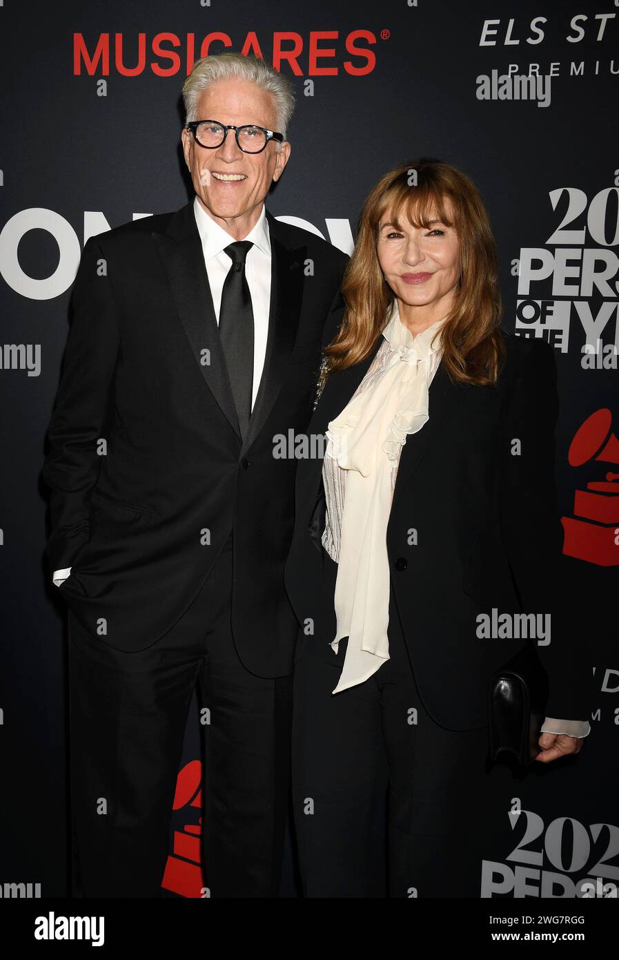 LOS ANGELES, CALIFORNIE - FÉVRIER 02 : (de gauche à droite) Ted Danson et Mary Steenburgen assistent au MusiCares personne de l'année 2024 honorant Jon bon Jovi pendant Banque D'Images