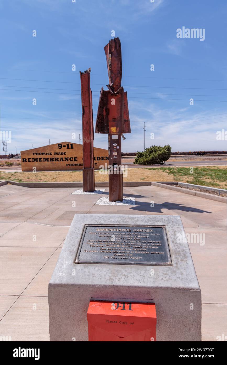 9-11 Mémorial du jardin du souvenir le long de la route historique 66 à Winslow, Arizona. Banque D'Images