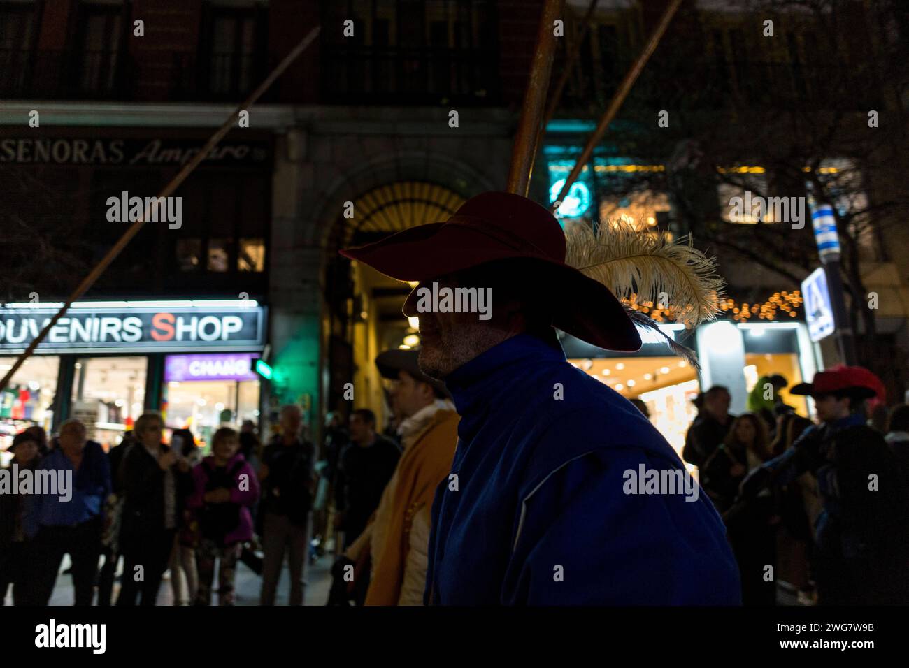 Madrid, Madrid, Espagne. 3 février 2024. Un homme habillé de la période, pendant le défilé dans les rues du centre de Madrid, dans la célébration du jour des Tercios, qui commémore la victoire de cette unité militaire espagnole de l'époque autrichienne sur les rebelles hollandais à la bataille de Gembloux le 31 janvier 1578. (Image de crédit : © Luis Soto/ZUMA Press Wire) USAGE ÉDITORIAL SEULEMENT! Non destiné à UN USAGE commercial ! Crédit : ZUMA Press, Inc./Alamy Live News Banque D'Images