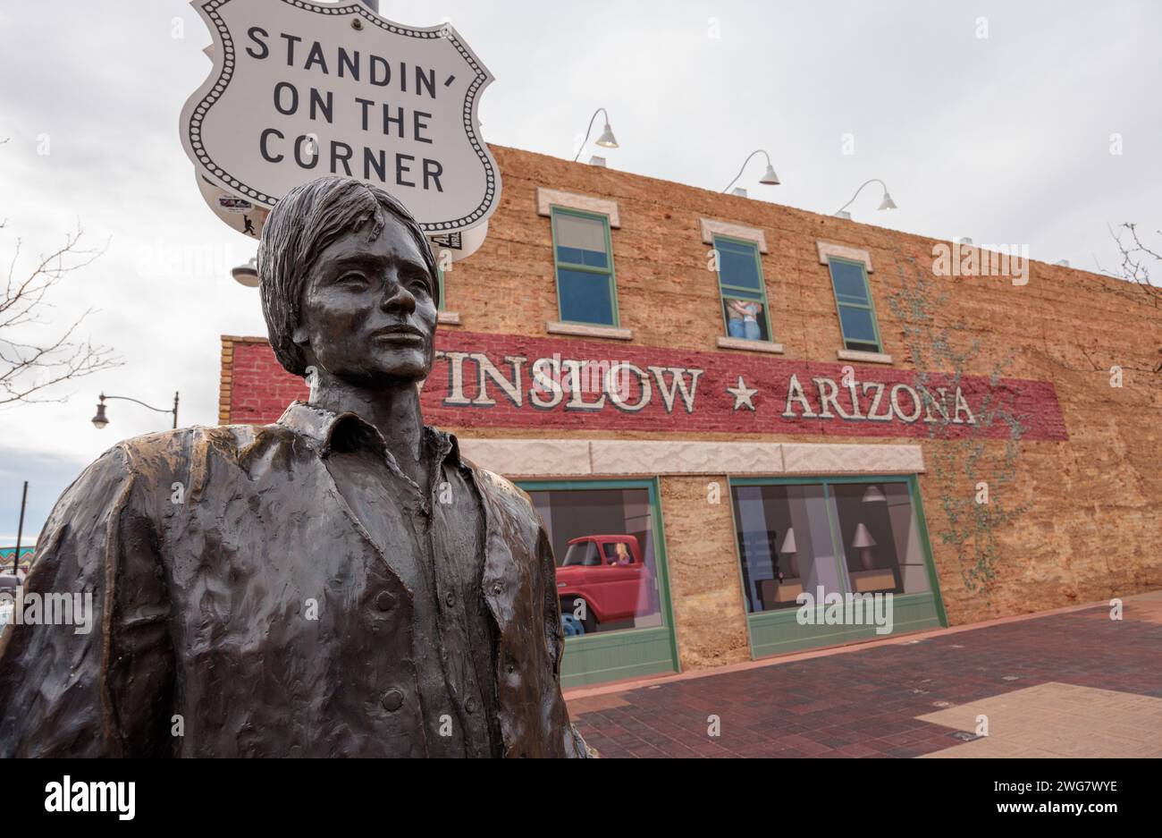 Statue de Glen Frey standin' on a Corner à Winslow Arizona comme chanté dans la chanson classique de Glenn Frey et Jackson Browne Banque D'Images