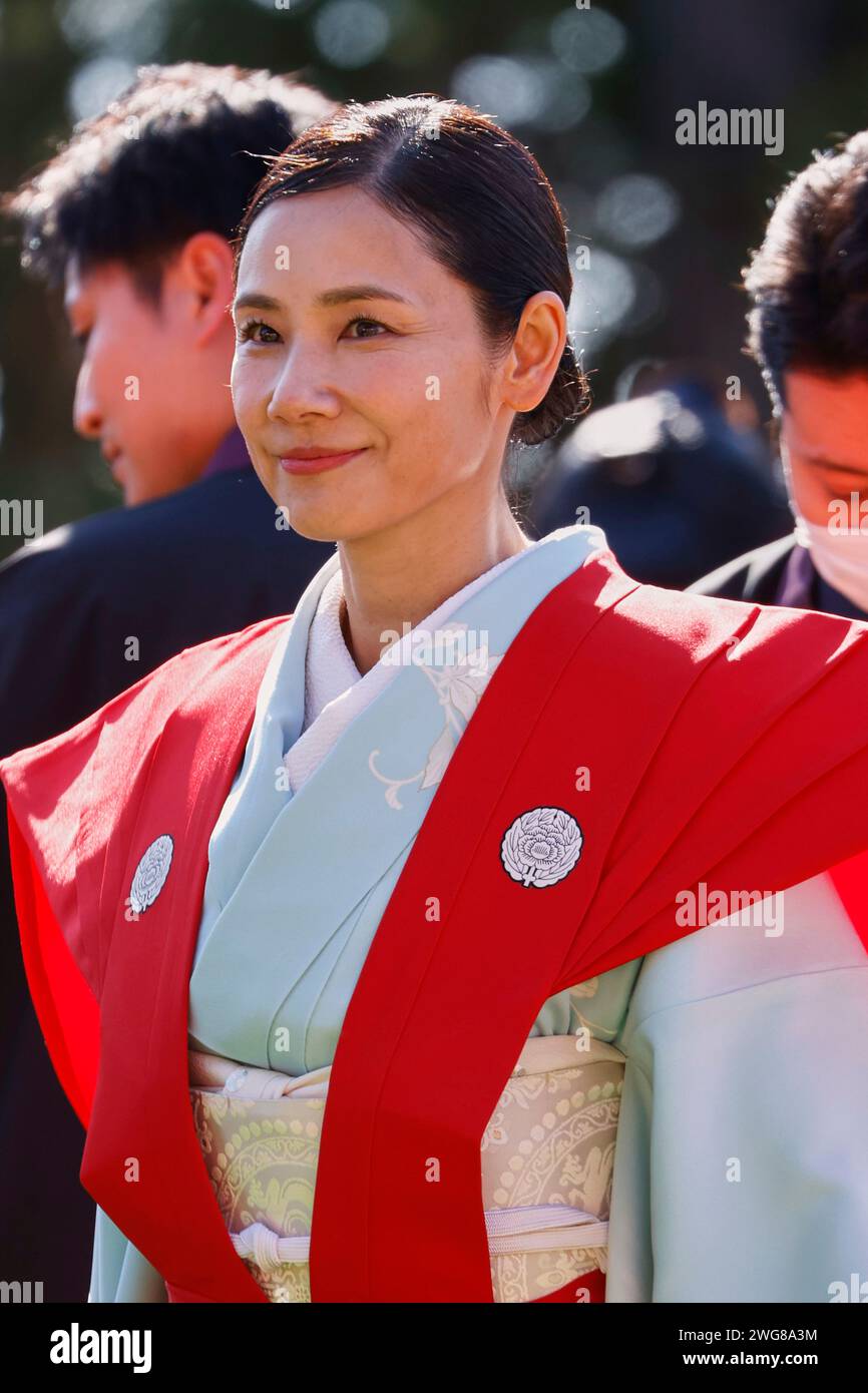 3 février 2024, Chiba, Japon : l'actrice japonaise Yoh Yoshida participe au festival Setsubun au temple Naritasan Shinshoji dans le centre de Narita. Le festival annuel a lieu au temple Naritasan Shinshoji avec des célébrités japonaises et des lutteurs de sumo jetant du soja au peuple pour repousser les mauvais esprits et inviter la bonne fortune. (Image de crédit : © Rodrigo Reyes Marin/ZUMA Press Wire) USAGE ÉDITORIAL SEULEMENT! Non destiné à UN USAGE commercial ! Banque D'Images
