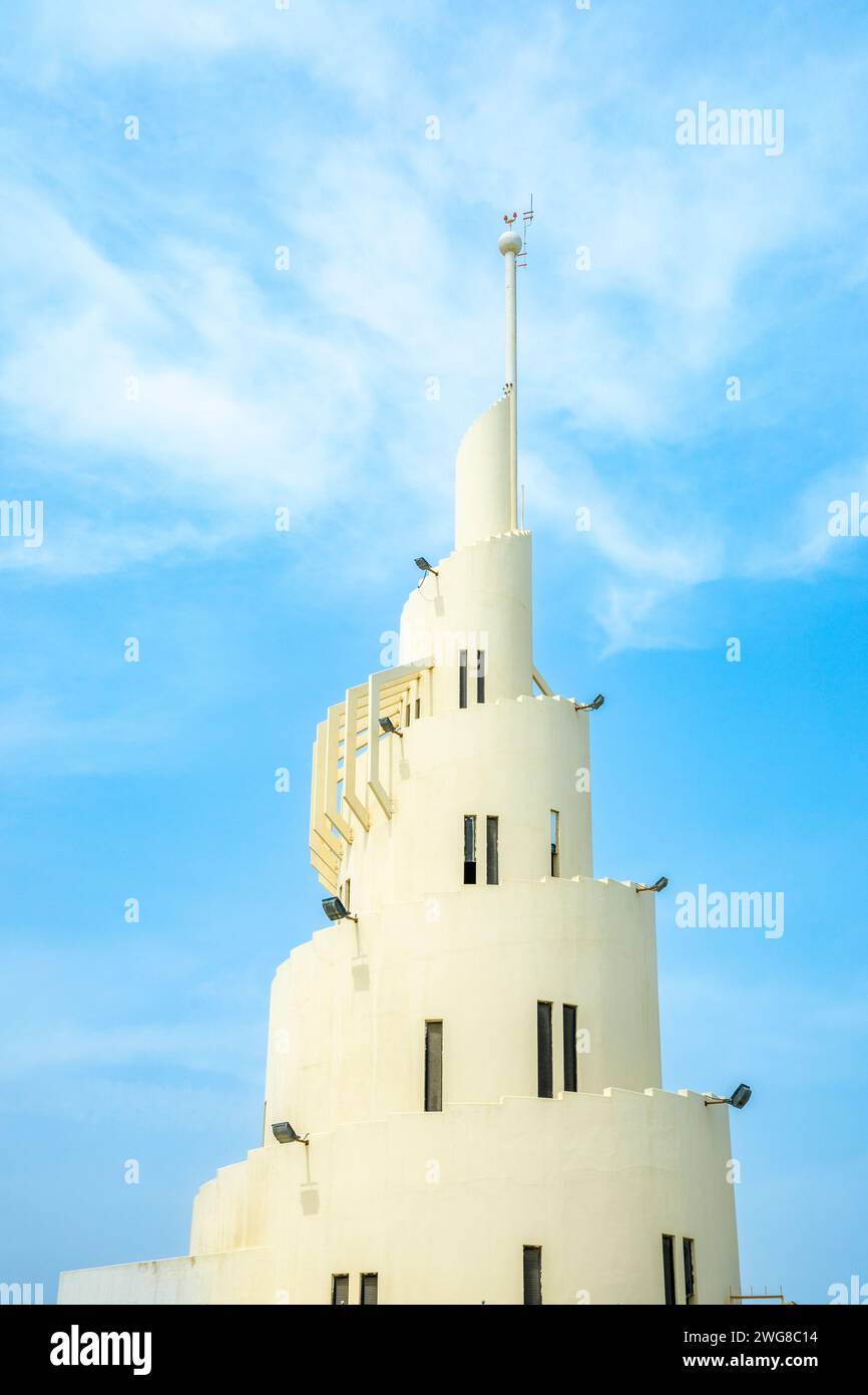 Monument en forme de cône sur l'île artificale de Murjan, Dammam, Arabie Saoudite Banque D'Images