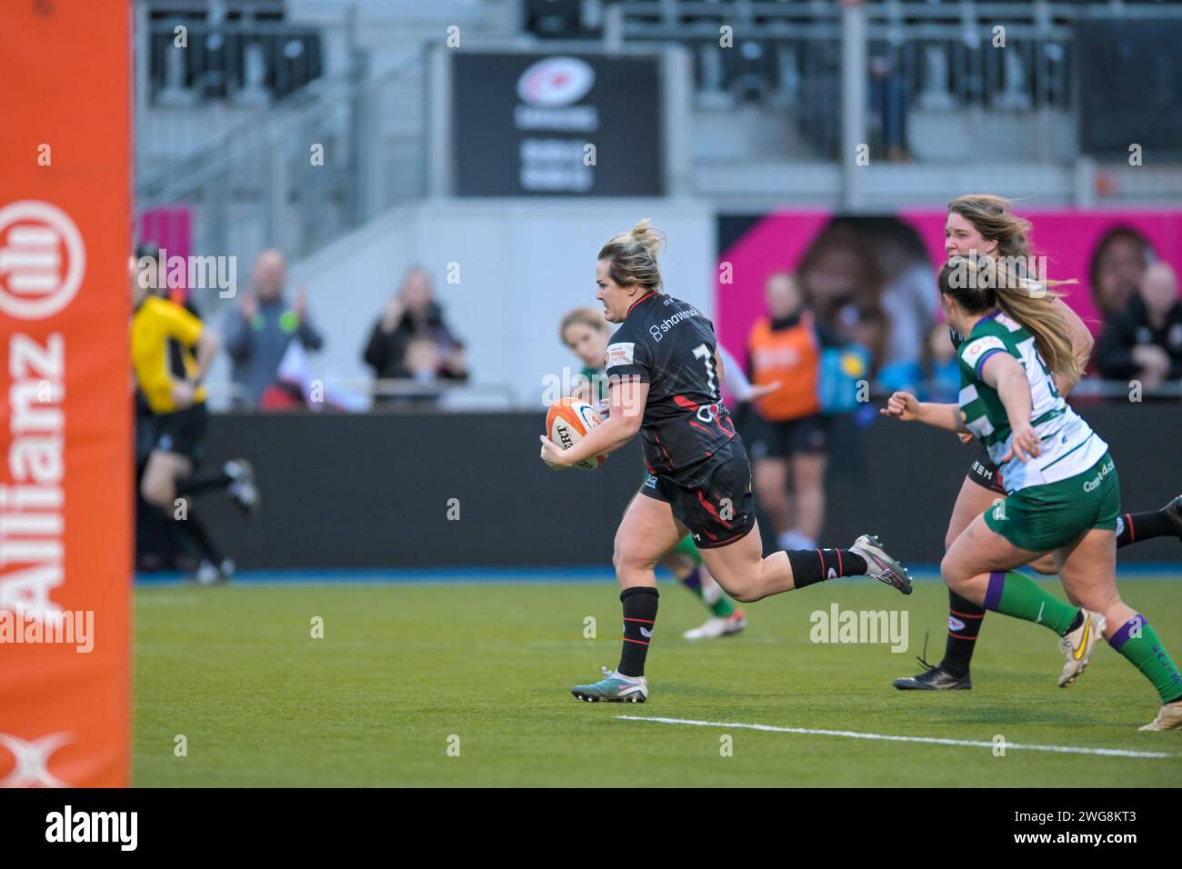 Londres, Angleterre le 3 février 2024.Marlie Packer (Captain) de Saracens Women conduit pour la ligne pour marquer pour Sarracens Women lors du match des femmes Allianz Premier 15s entre les Sarracens Women et les Trailfinders Women au StoneX Stadium, photo de Phil Hutchinson. Usage éditorial uniquement, licence requise pour un usage commercial. Aucune utilisation dans les Paris, les jeux ou les publications d'un seul club/ligue/joueur. Crédit : UK Sports pics Ltd/Alamy Live News Banque D'Images