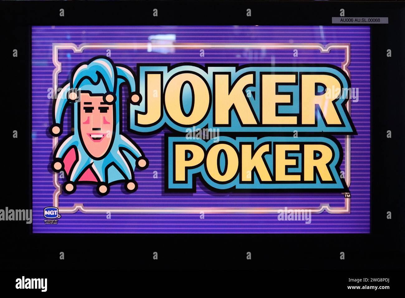 IGT Joker poker Video Poker machine à sous éclairage panneau de verre rectangulaire sur une machine de jeu dans une arcade de divertissement, septembre 2022. Banque D'Images