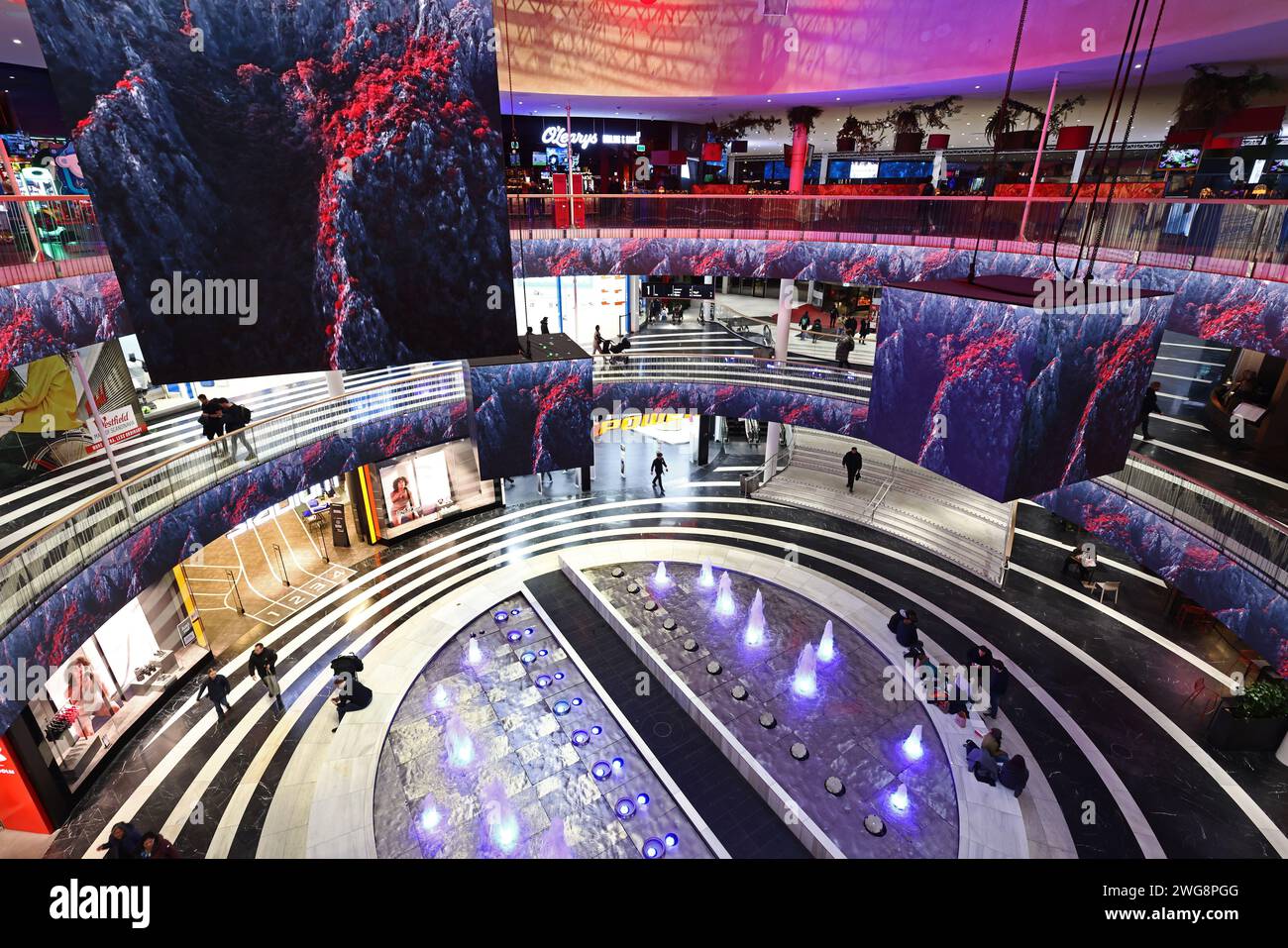Photo de l'intérieur, Westfield Mall of Scandinavia, Stockholm, Suède. Banque D'Images