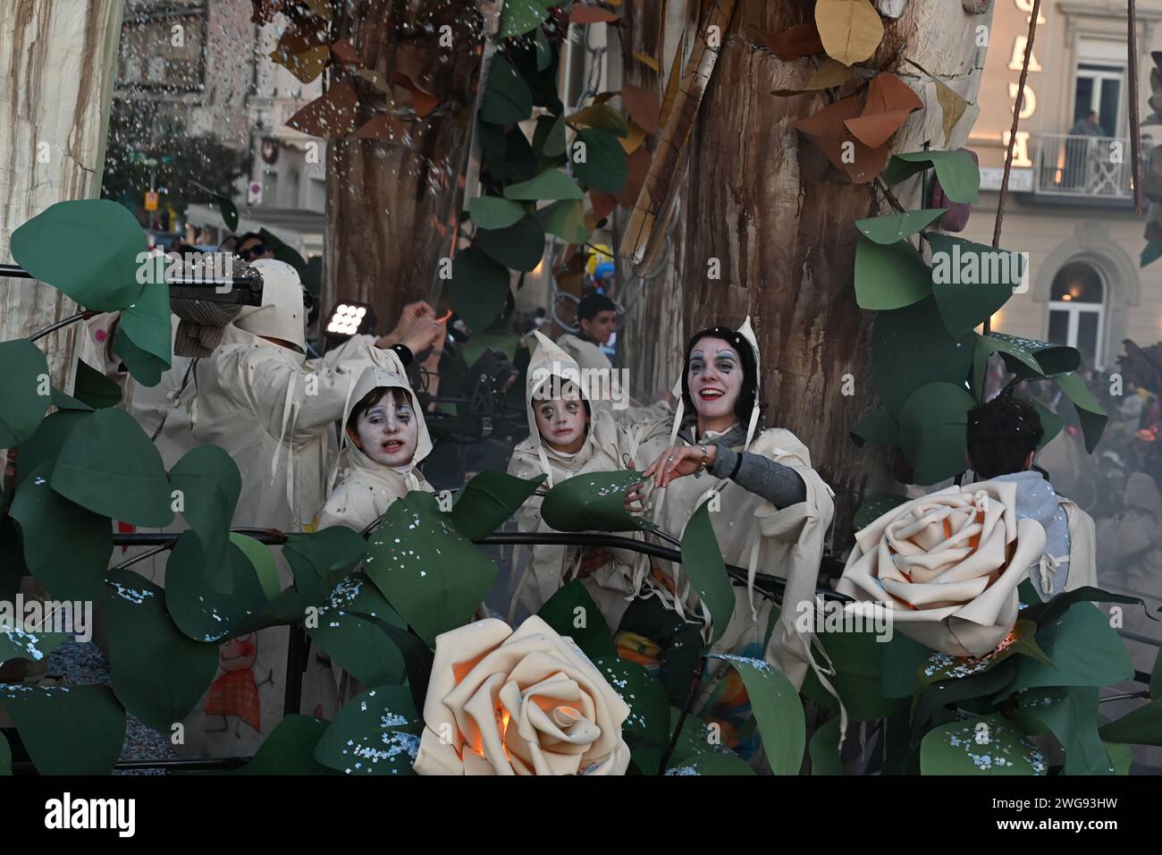 Viareggio, . 03 février 2024. Viareggio, Italie ouverture et inauguration DU CARNAVAL DE VIAREGGIO 2024 avec Marco Tardelli, Mirta Merlinino, Daniela Ballard Consul général des Etats-Unis à Florence, Giorgio Del Ghingaro Maire de Viareggio, Dandy Fabrizio Longobardi, Eugenio Giani Président de la Toscane, Massimo Bottura avec performance et défilé de chars artistiques typiques du carnaval de Viareggio sur la photo : chars du carnaval de Viareggio en parade crédit : Agence photo indépendante/Alamy Live News Banque D'Images