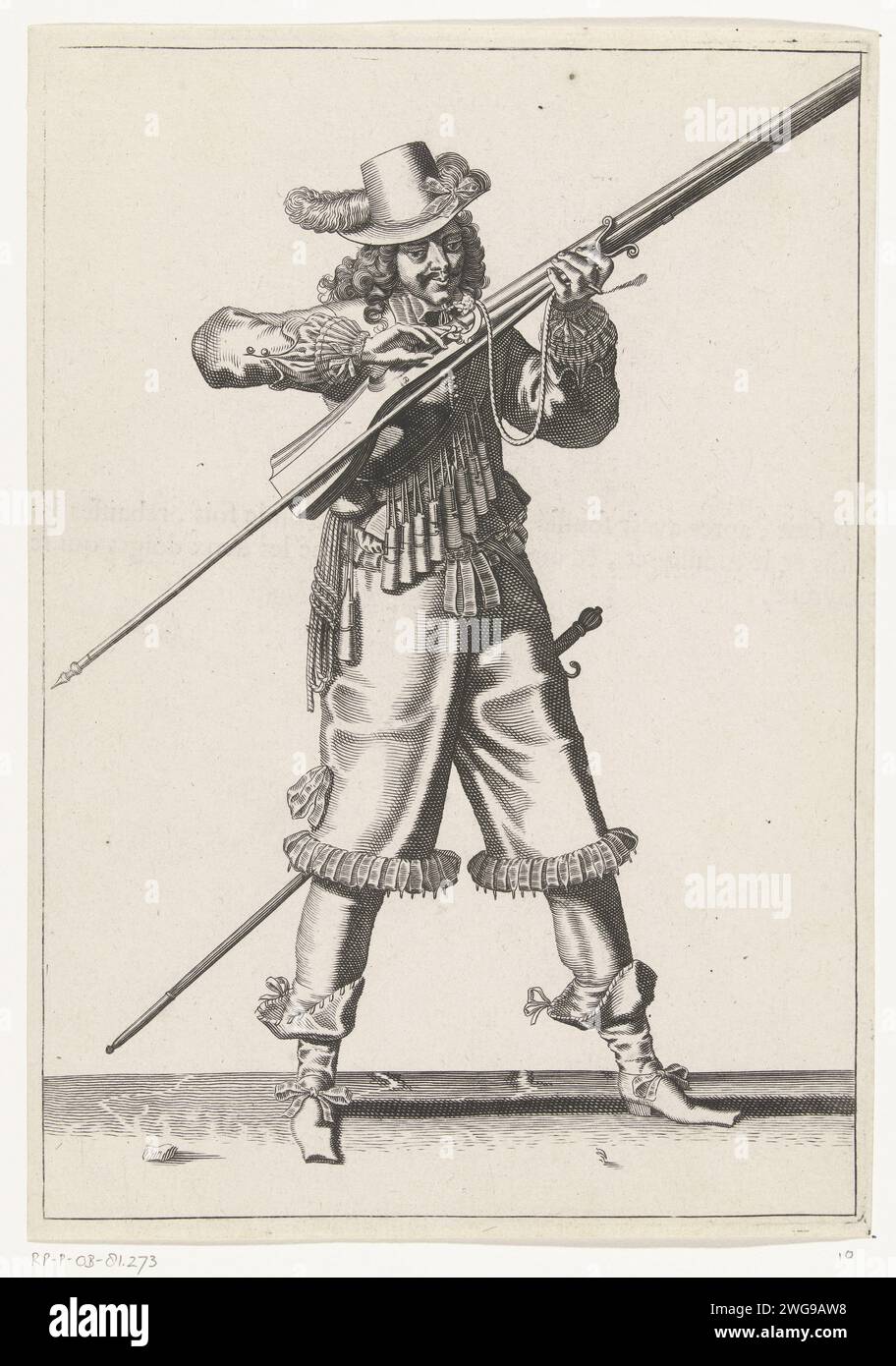 Soldat qui souffle sa mèche propre, couvrant la casserole de son mousquet avec deux doigts contre des étincelles, ca. 1645, 1645 - 1647 imprimer Un soldat, dos, tenant un mousquet (un certain type d'arme à feu) avec sa main gauche. La mèche brûlante repose sur le Haan (partie du mécanisme d'allumage) de son mousquet. Il souffle dessus, en attendant avec l'index et le majeur de sa main droite, couvrant la casserole (le réservoir de poudre) de son mousquet pour protéger la poudre contre les étincelles de la mèche, ca. 1645. Imprimé au dos avec texte en français. Libre à la plaque 10 dans les instructions de manipulation des um Banque D'Images