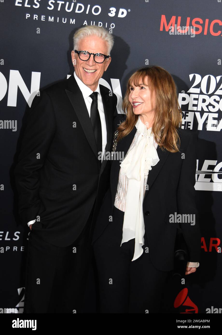 Los Angeles, Californie, États-Unis 2 février 2024 l'acteur Ted Danson et l'actrice Mary Steenburgen assistent à la personnalité de l'année 2024 MusiCares honorant Jon bon Jovi lors de LA 66e cérémonie des GRAMMY Awards au LA Convention Center le 2 février 2024 à Los Angeles, Californie, États-Unis. Photo de Barry King/Alamy stock photo Banque D'Images