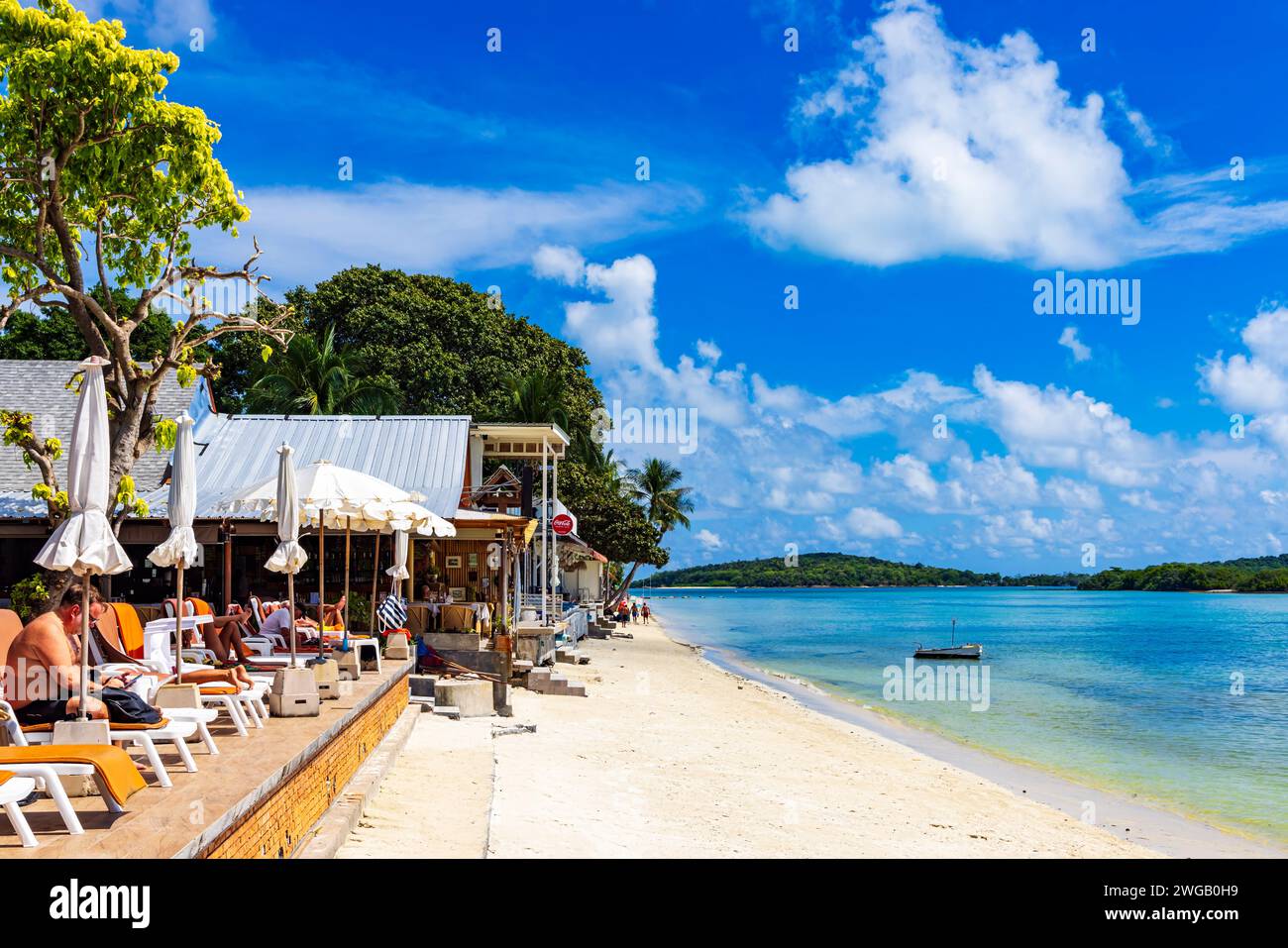 Façade et installations de l'hôtel sur la plage de Chaweng, Ko Samui, Thaïlande Banque D'Images