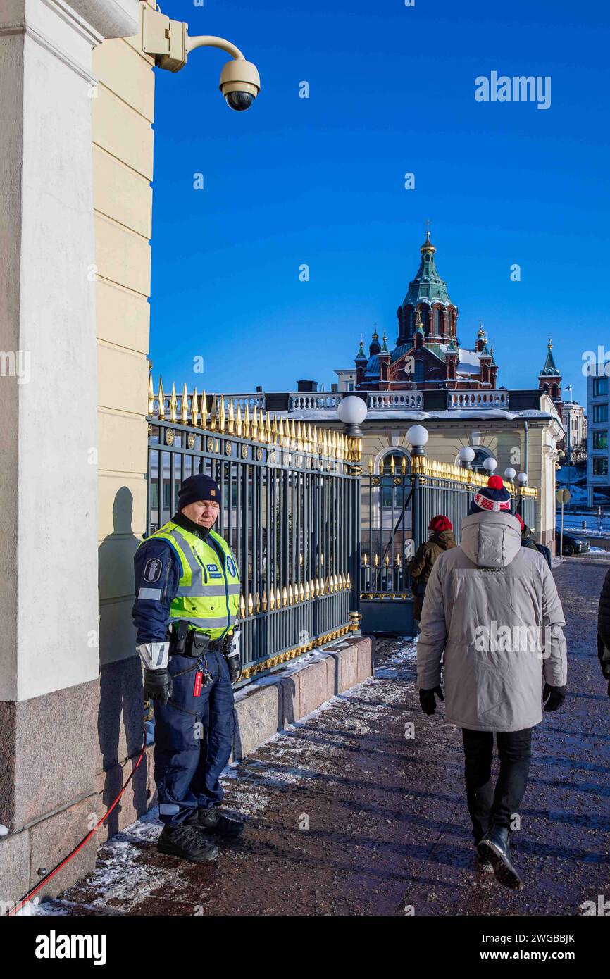 Officier de police gardant le palais présidentiel le jour de l'indépendance à Helsinki, Finlande Banque D'Images