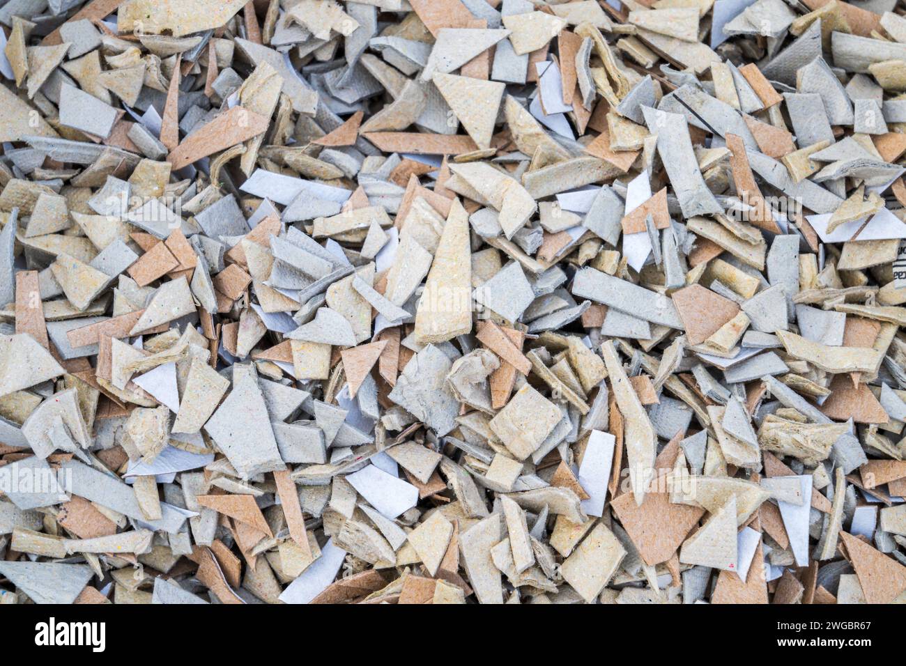 Fond de carton abstrait, couper le panneau de carte dans un fond aléatoire de pile Banque D'Images