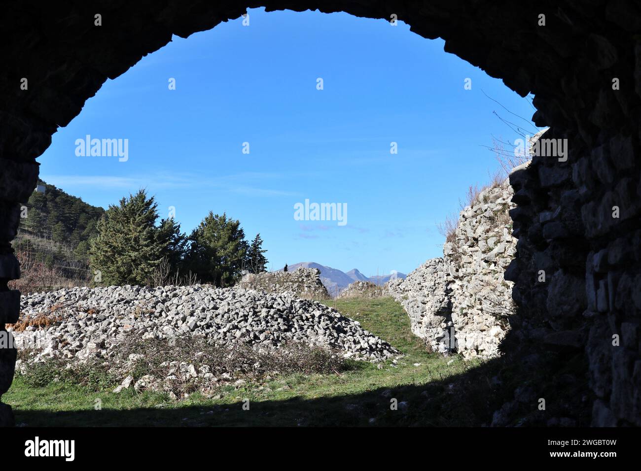 Civita Superiore - Arco del castello medievale Banque D'Images
