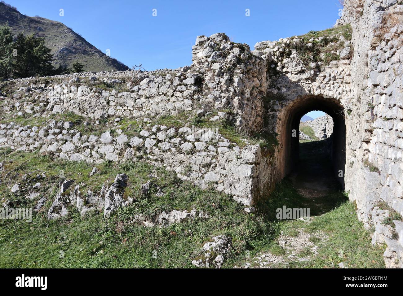 Civita Superiore - Passaggio nel castello medievale Banque D'Images