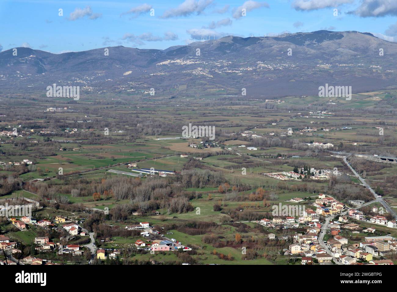 Civita Superiore - Piana di Bojano dal castello Banque D'Images