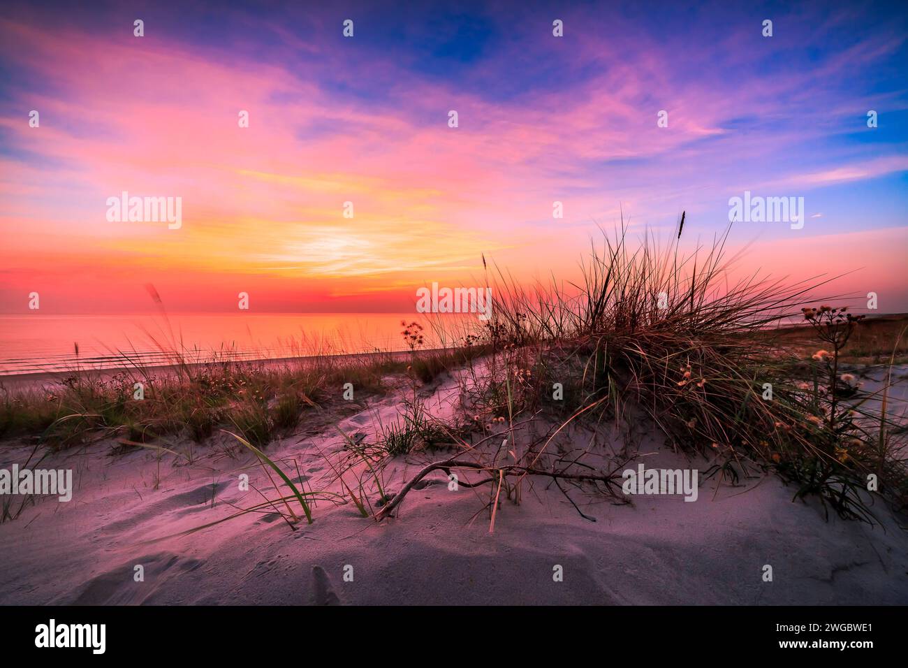 Coucher de soleil sur les dunes de sable, la flèche de Curonian, la mer Baltique, la Lituanie Banque D'Images