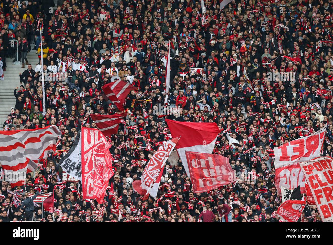 ©PHOTOPQR/VOIX DU NORD/Thierry Thorel ; 03/02/2024 ; Fribourg en Brisgau, le 3 fevrier 2024 - rencontre de la Bundesliga a l'Europa Park Stadion entre le SC Freiburg et le VfB Stuttgart - photo : Thierry Thorel / la voix du Nord Freiburg im Breisgau, 3 février 2024 - match de Bundesliga à l'Europa Park Stadion entre le SC Freiburg et le VfB Stuttgart - Banque D'Images