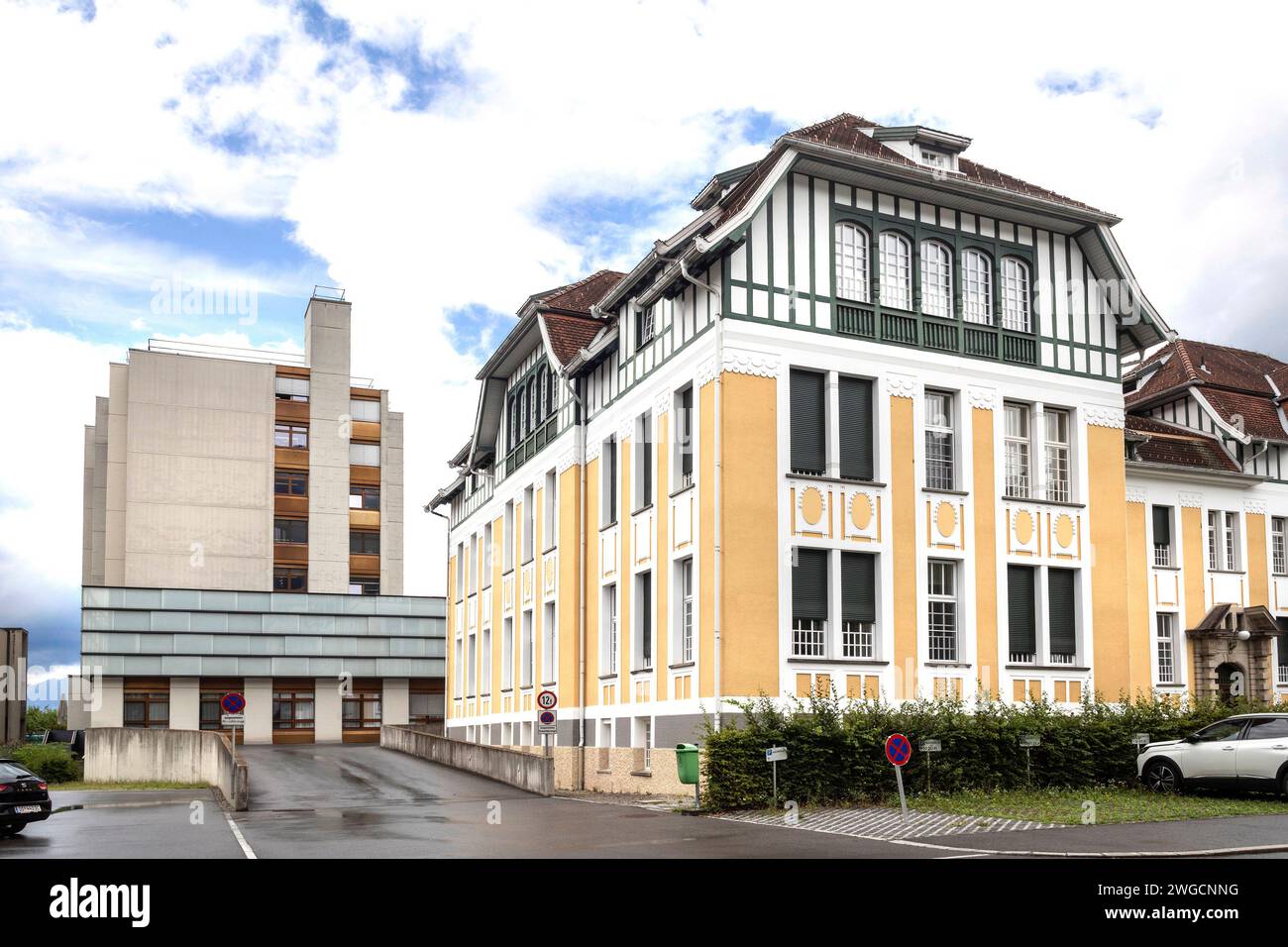 Neue Landeskrankenhaus et Old Kaiserin Elisabeth Hospital, Station palliative à Hohenems, Vorarlberg, Autriche Banque D'Images