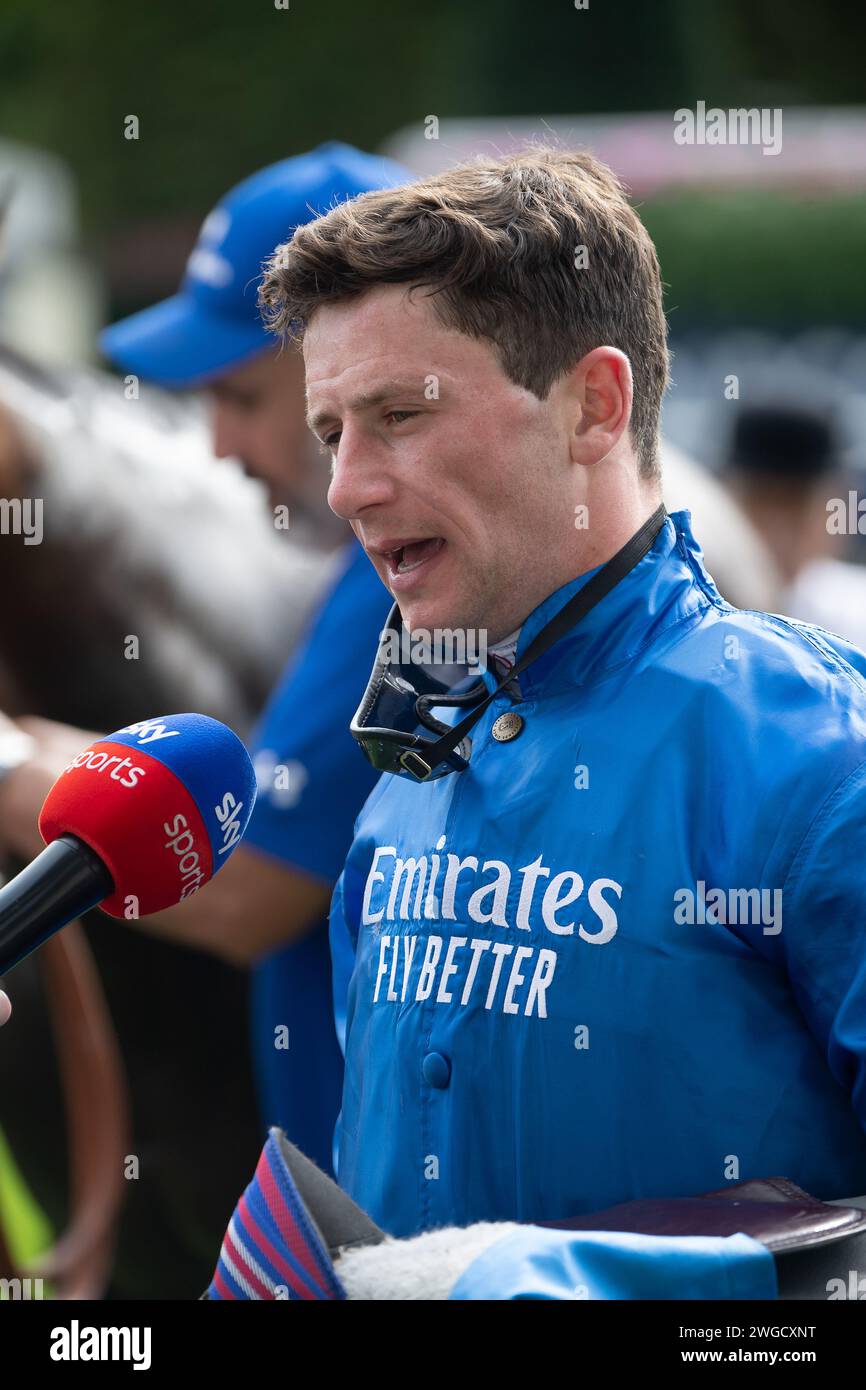 Ascot, Royaume-Uni. 8 septembre 2024. Le jockey Oisin Murphy qui a monté à cheval Olympic Candle pour remporter les Charbonnel et Walker British EBF Maiden Stakes lors du September Racing Friday à l’hippodrome d’Ascot. Propriétaire et éleveur Godolphin. Entraîneur Saeed bin Suroor, Newmarket. Parrainez Emirates Fly Better. Crédit : Maureen McLean/Alamy Banque D'Images