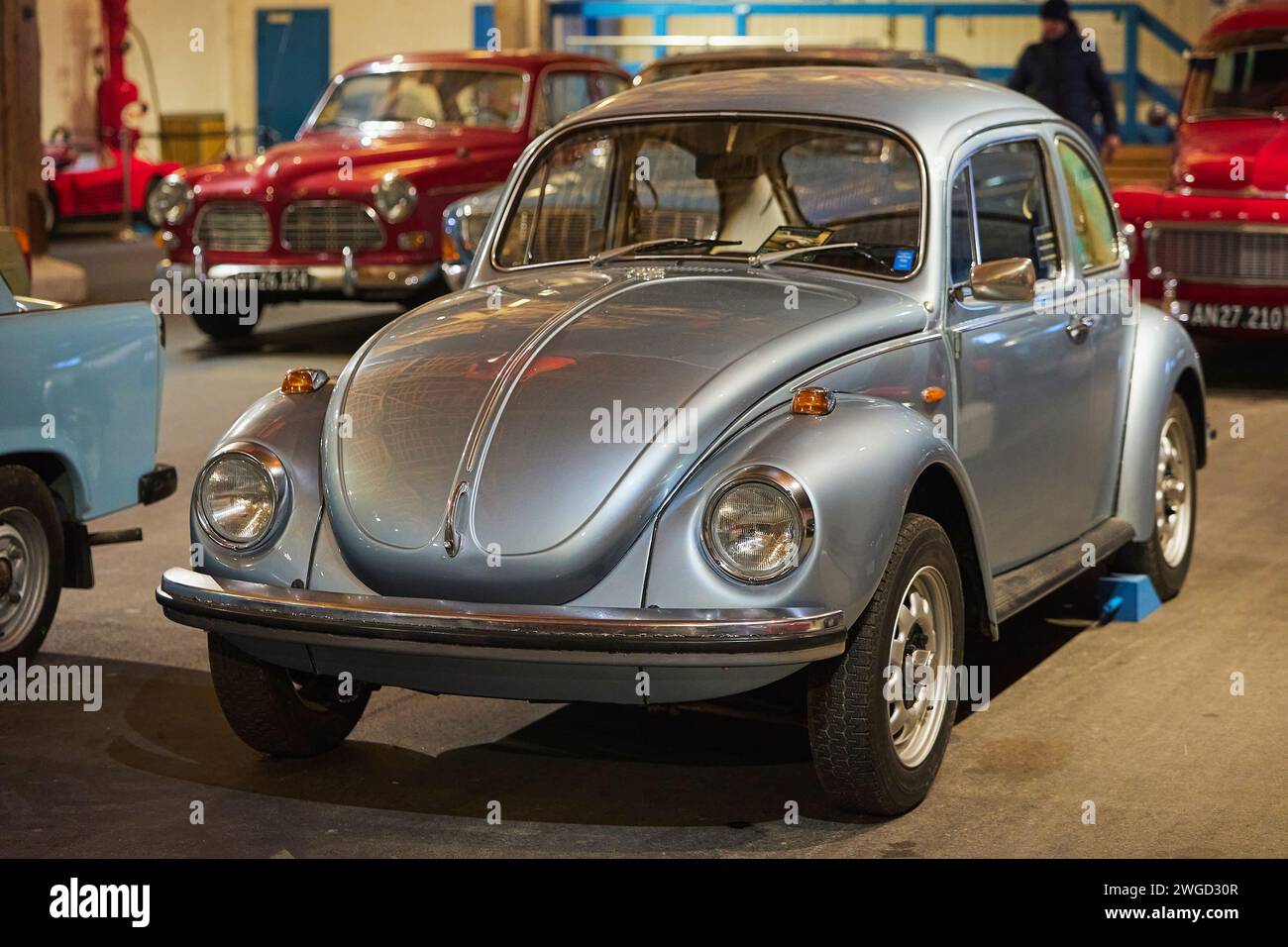 Kvarndrup, Danemark, 13 janvier 2024 : Volkswagen Beetle dans le showroom Banque D'Images