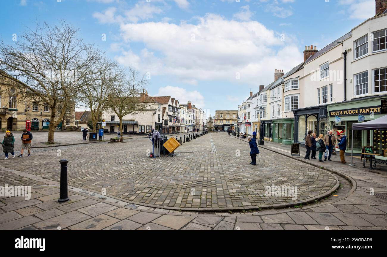 Vue panoramique de la place du marché vue de l'Abbey End à Wells, Somerset, Royaume-Uni le 4 février 2024 Banque D'Images