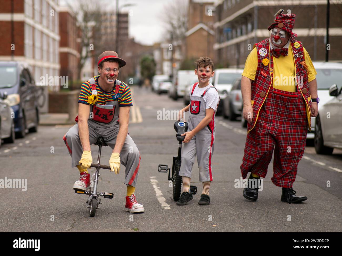 SERVICE DES CLOWNS, LONDRES le 78e service annuel des Grimaldi a eu lieu cet après-midi à All Saints Church à Haggerston, dans l'est de Londres. Le service annuel Banque D'Images