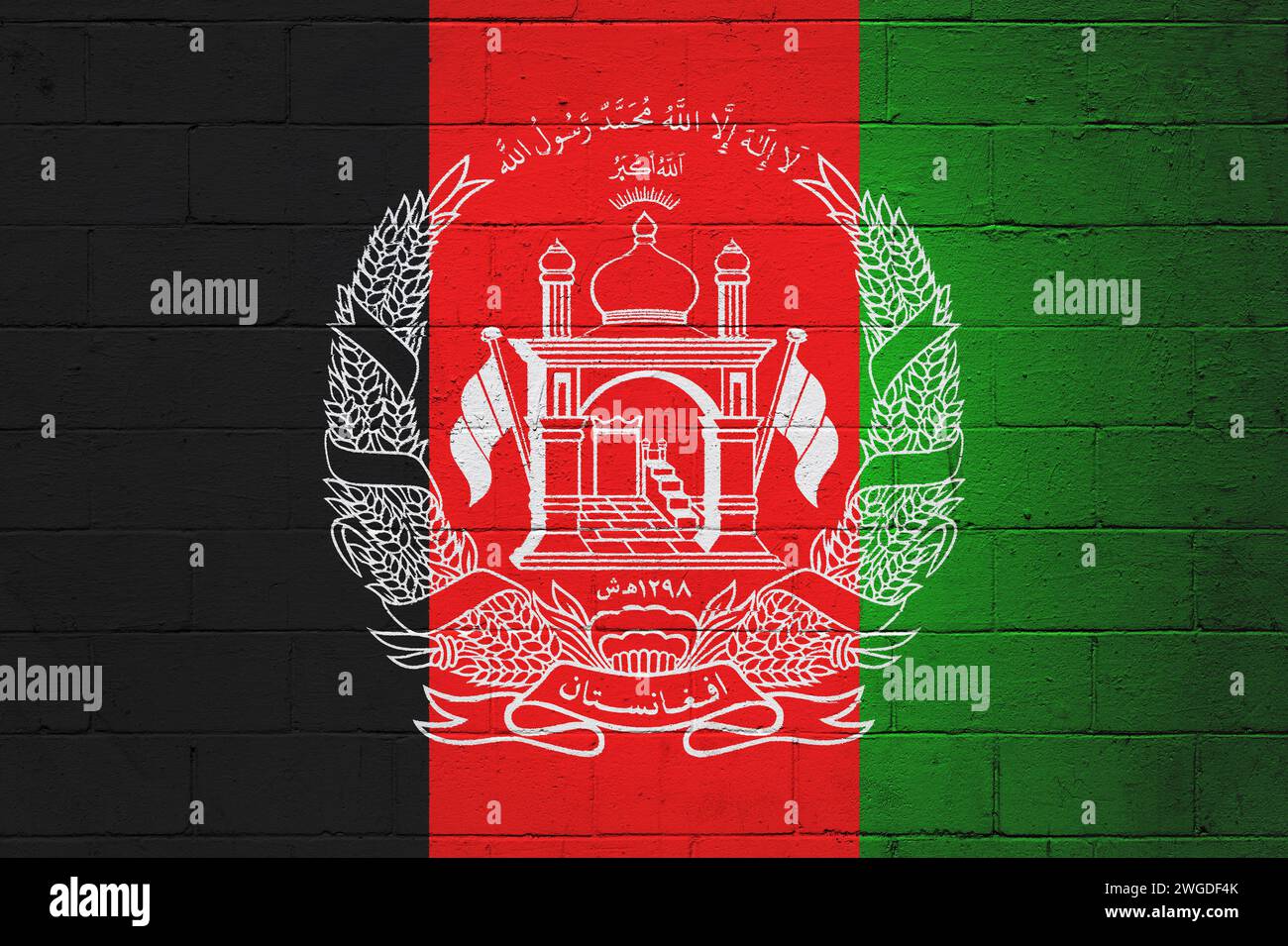 Drapeau de l'Afghanistan peint sur un mur de cendre. Banque D'Images