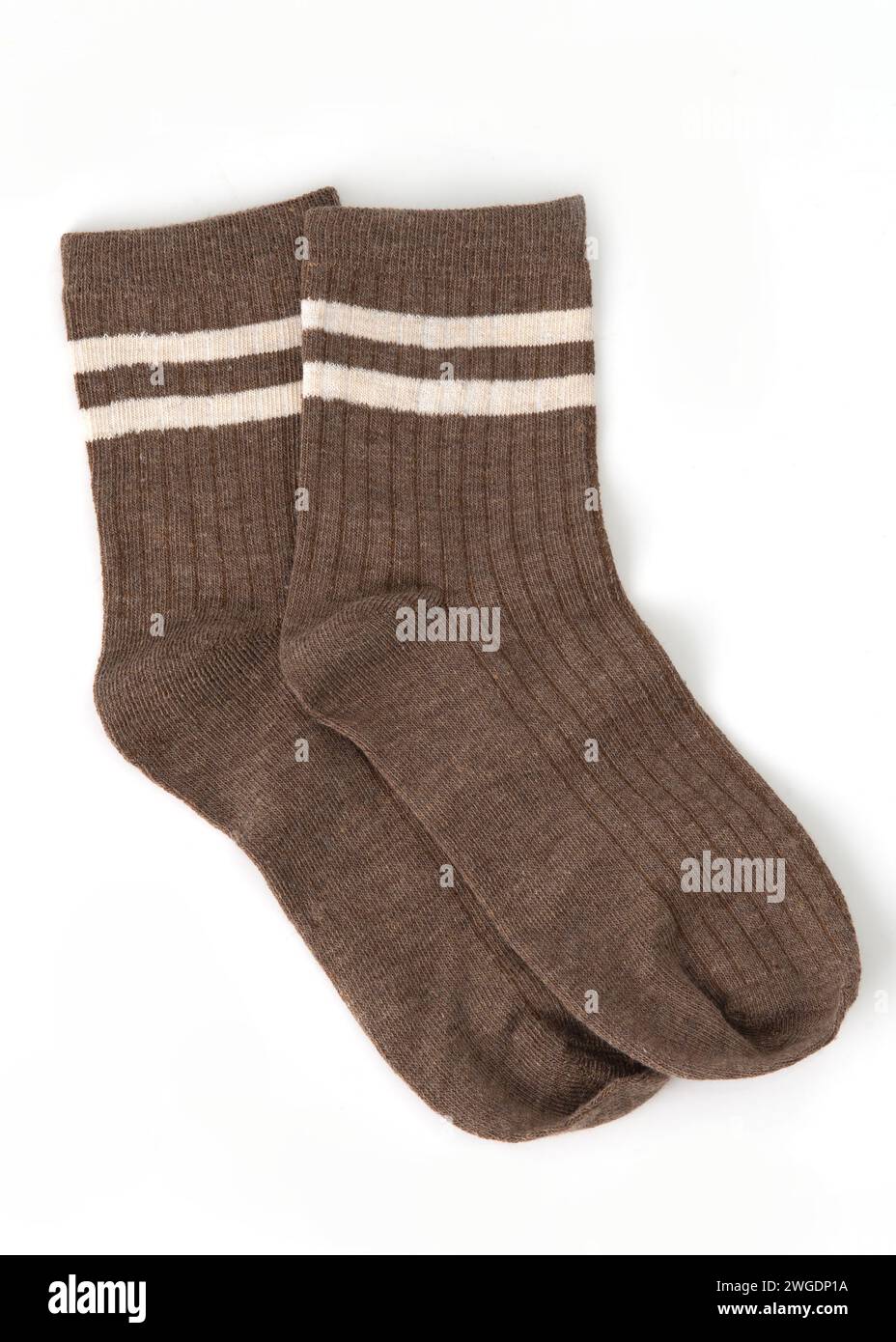 Chaussettes brunes isolées sur fond blanc Banque D'Images
